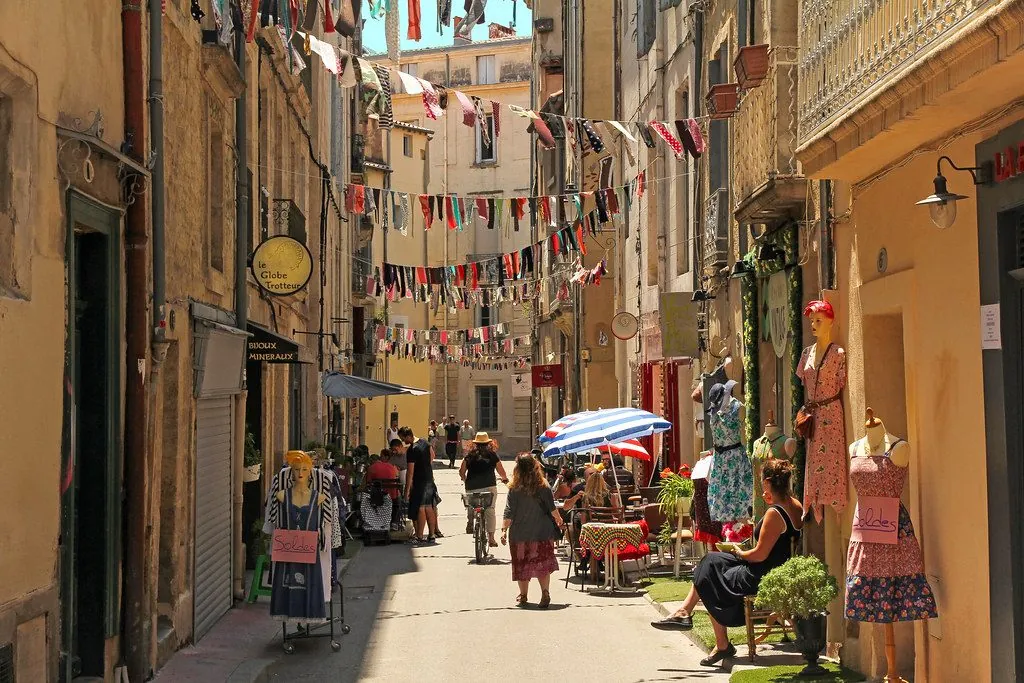 Local commercial rénové de 26 m² à Montpellier, emplacement stratégique proche de l’église St Roch