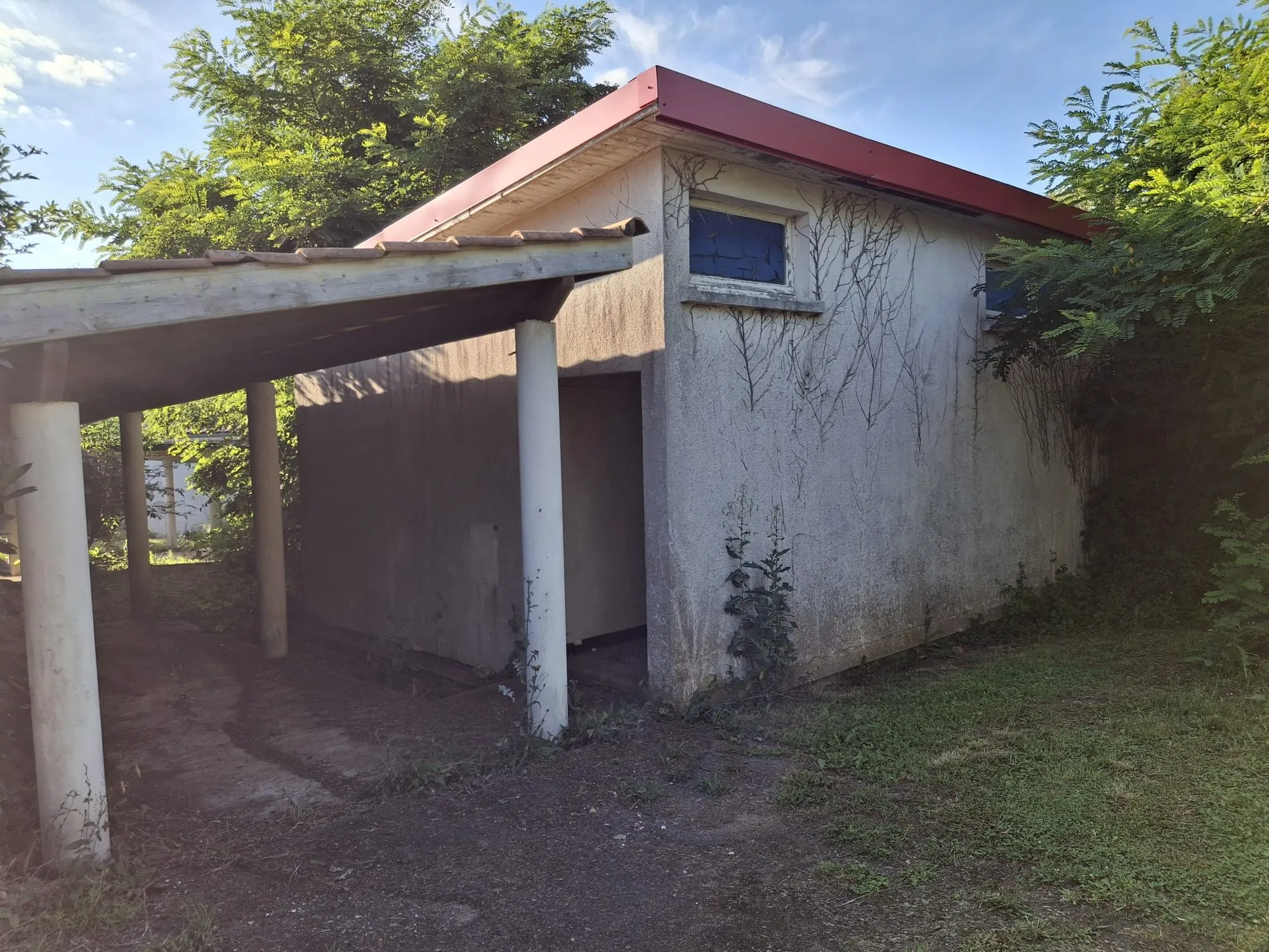 Ensemble immobilier à rénover pour projet hôtelier près de La Rochefoucauld 