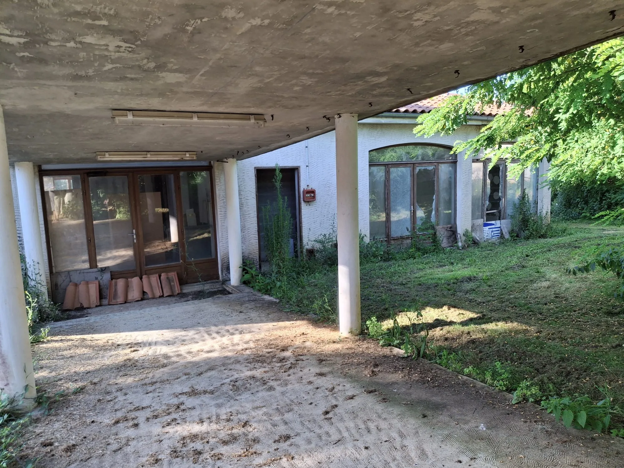 Ensemble immobilier à rénover pour projet hôtelier près de La Rochefoucauld 