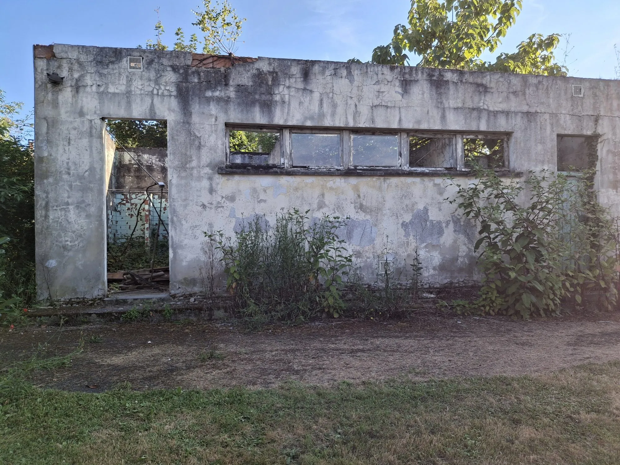 Ensemble immobilier à rénover pour projet hôtelier près de La Rochefoucauld 