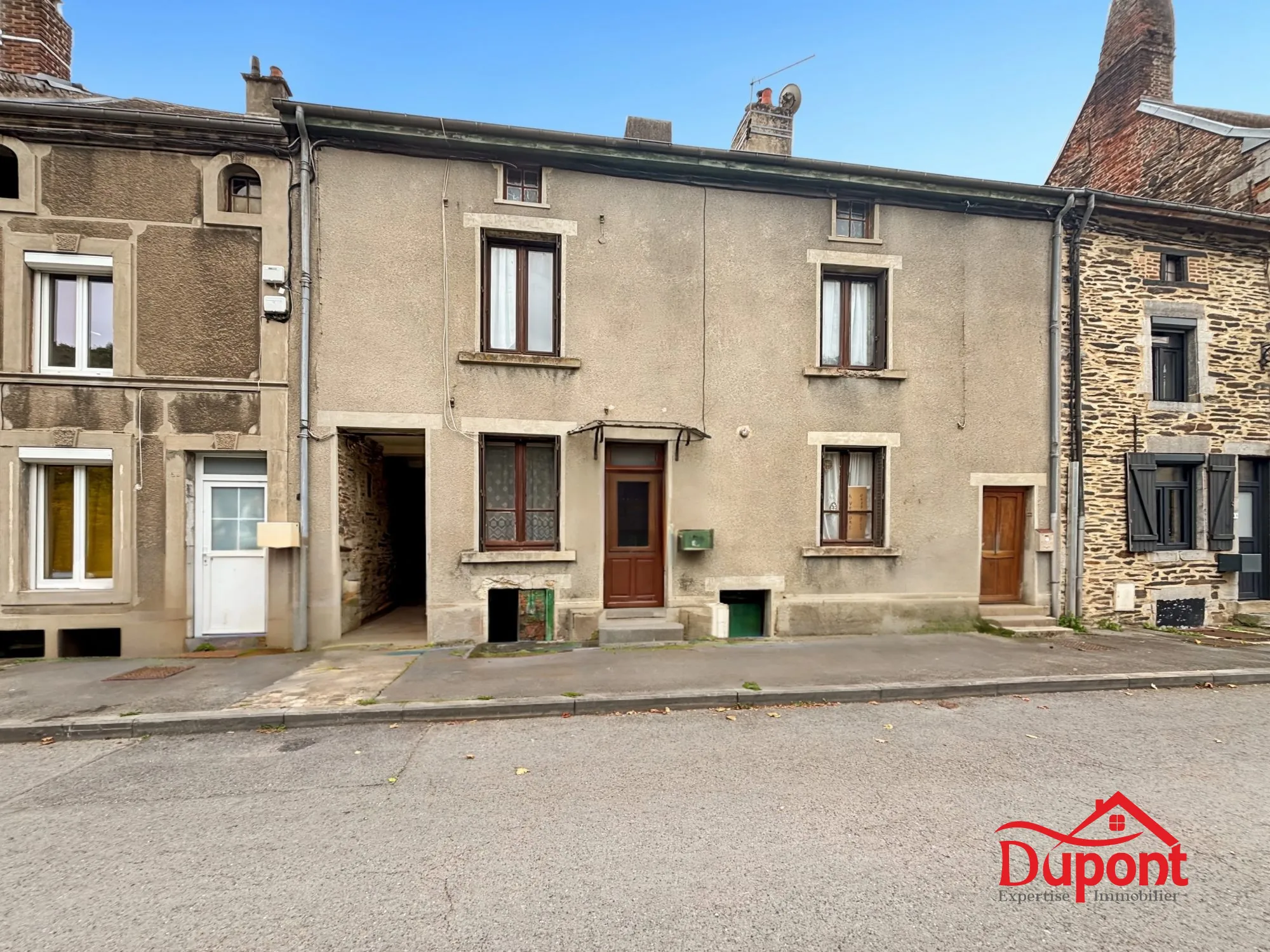 Maison à rénover avec vue exceptionnelle sur la Vallée de la Meuse à Fumay