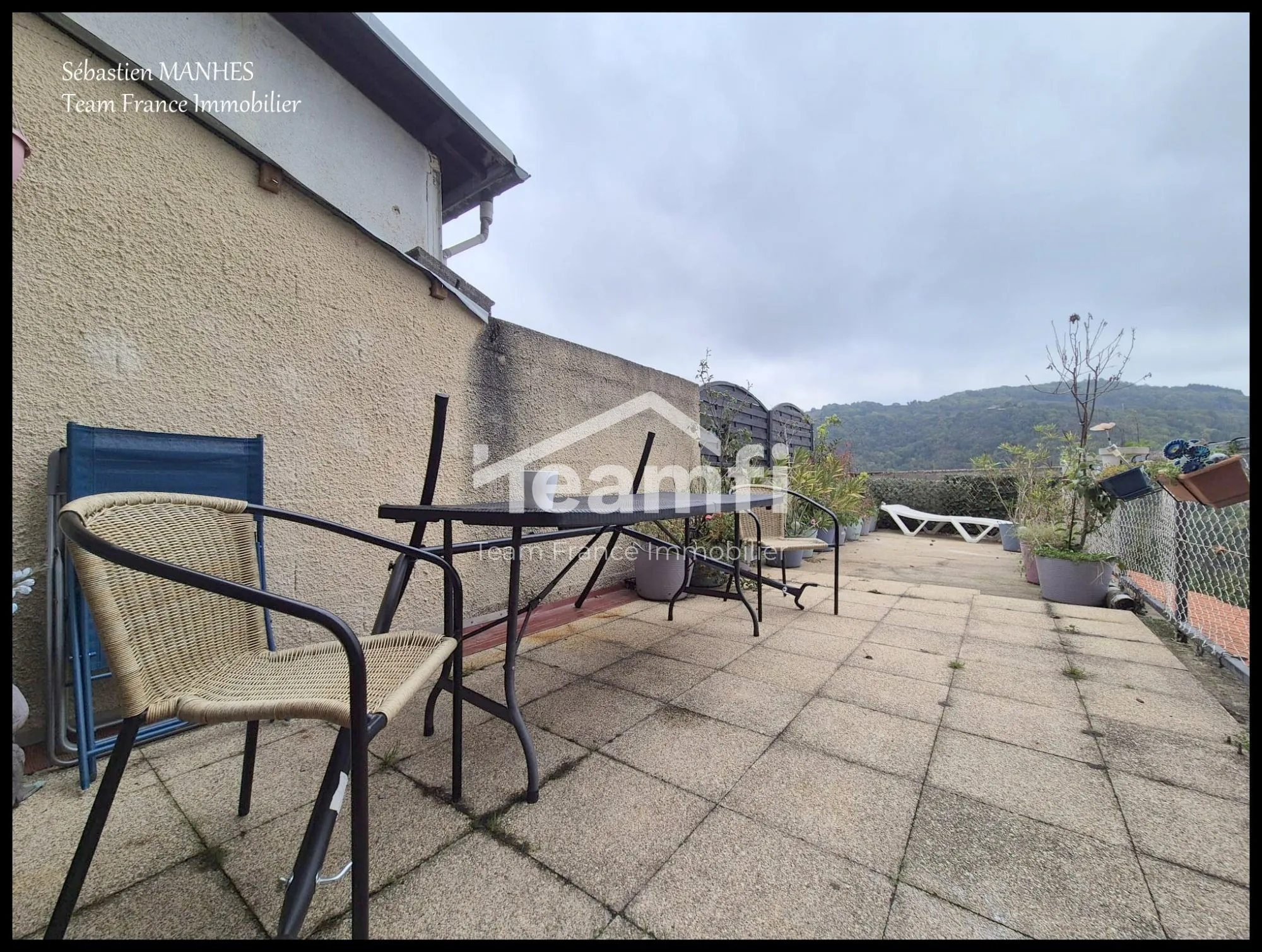 Maison à vendre avec terrasse et vue superbe à Thiers