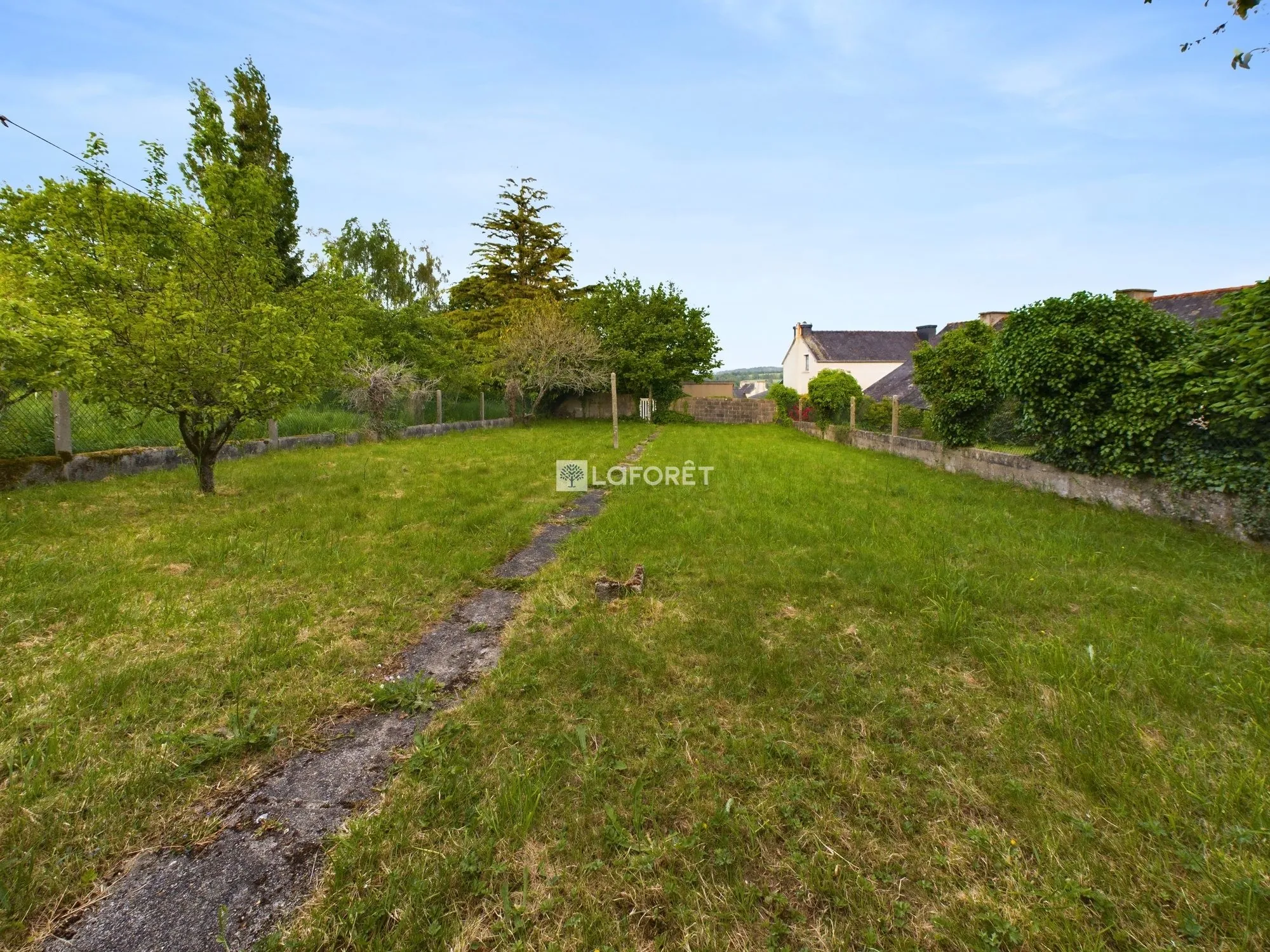 Charmante maison à Saint-Goazec de 79m² avec jardin et garages 