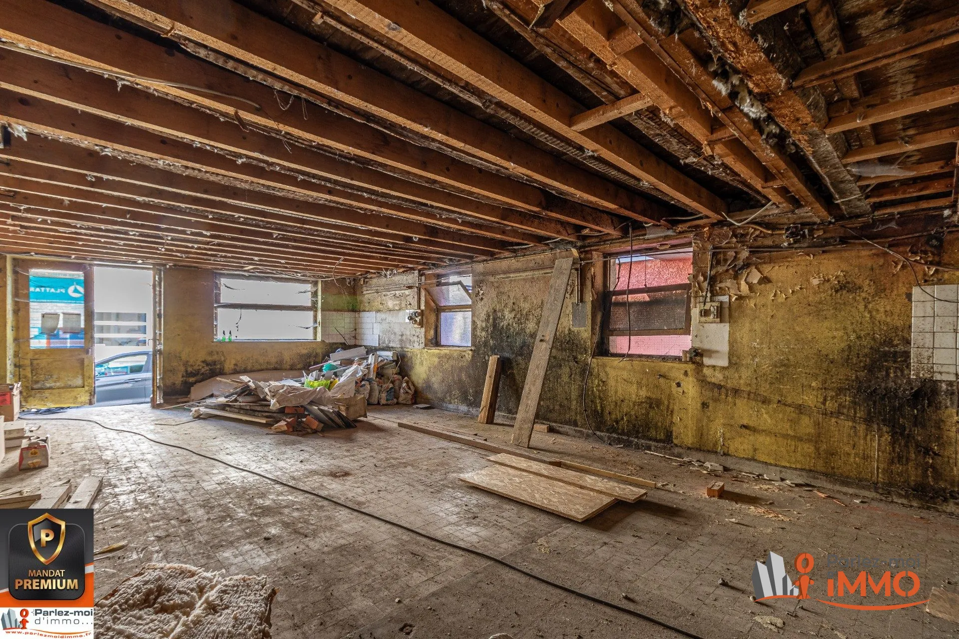 Local commercial à vendre à Tarare — 75 m² à rénover, emplacement idéal