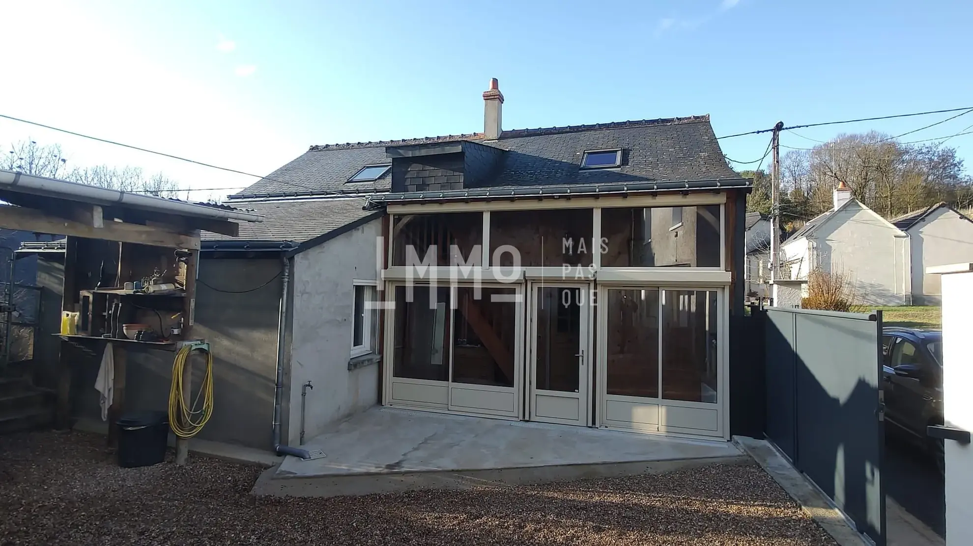 A vendre deux maisons avec dépendances à Saint-Paterne-Racan, proche de Tours