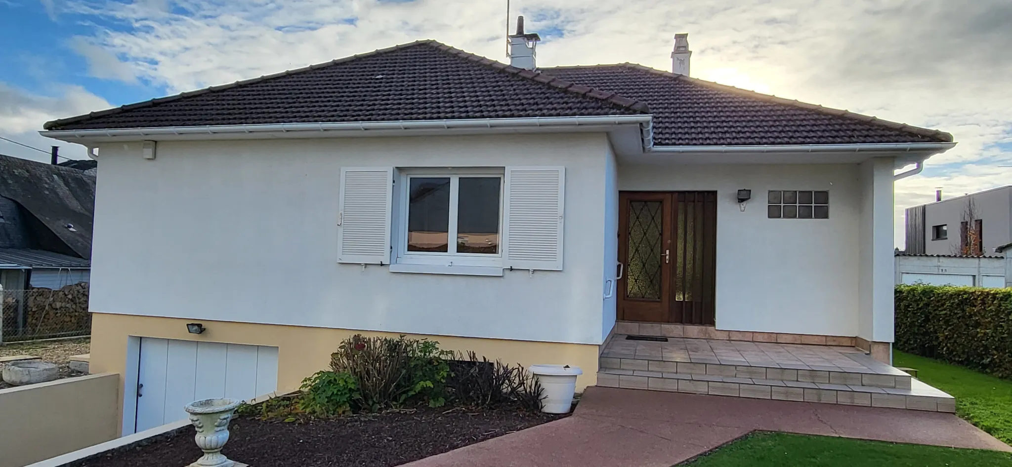 Maison de plain-pied avec sous-sol complet à Yvetot, 2 chambres, garage et terrain de 607 m2