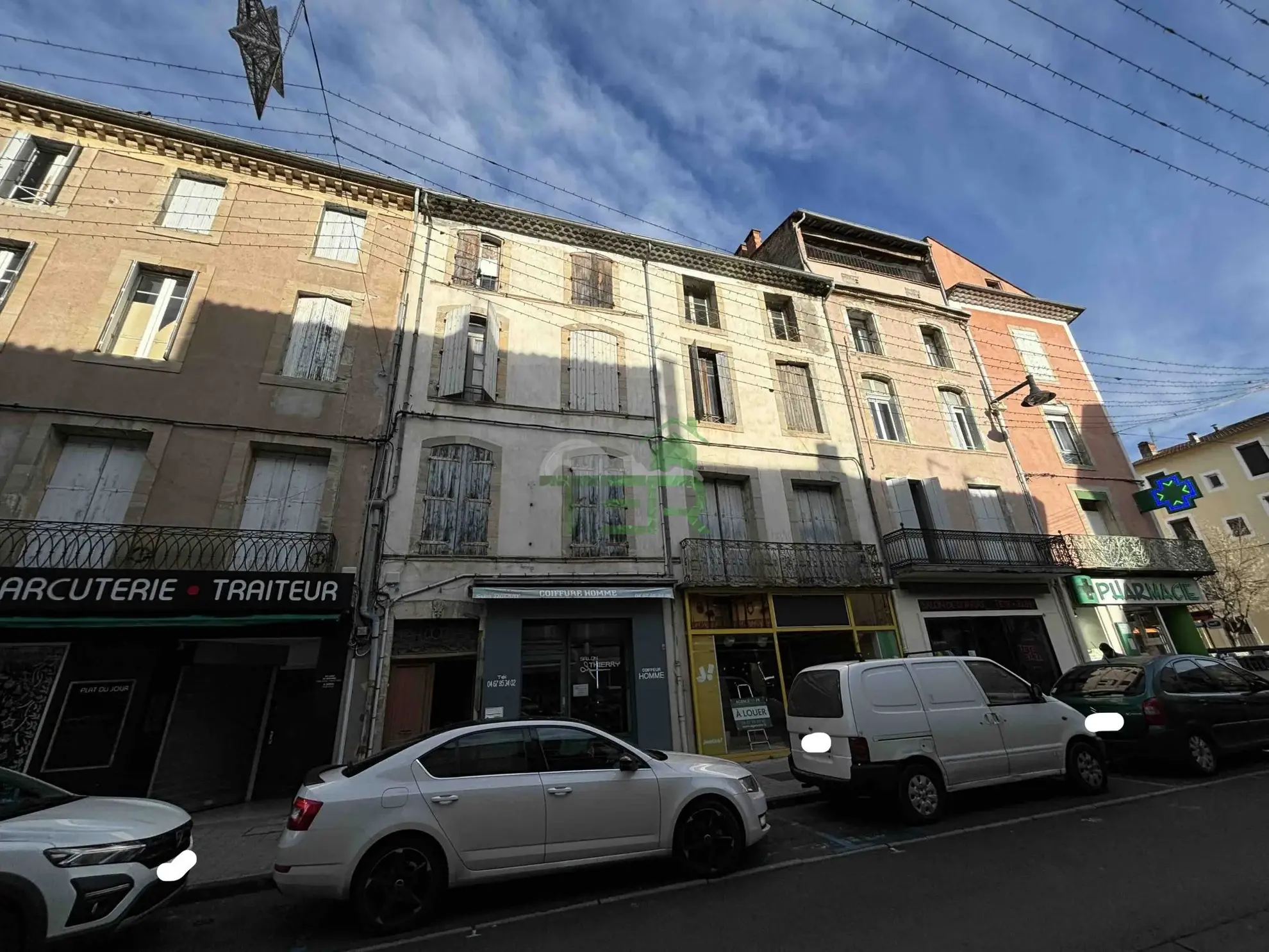 Immeuble à rénover de 273 m² au centre de Bédarieux avec permis pour 6 appartements