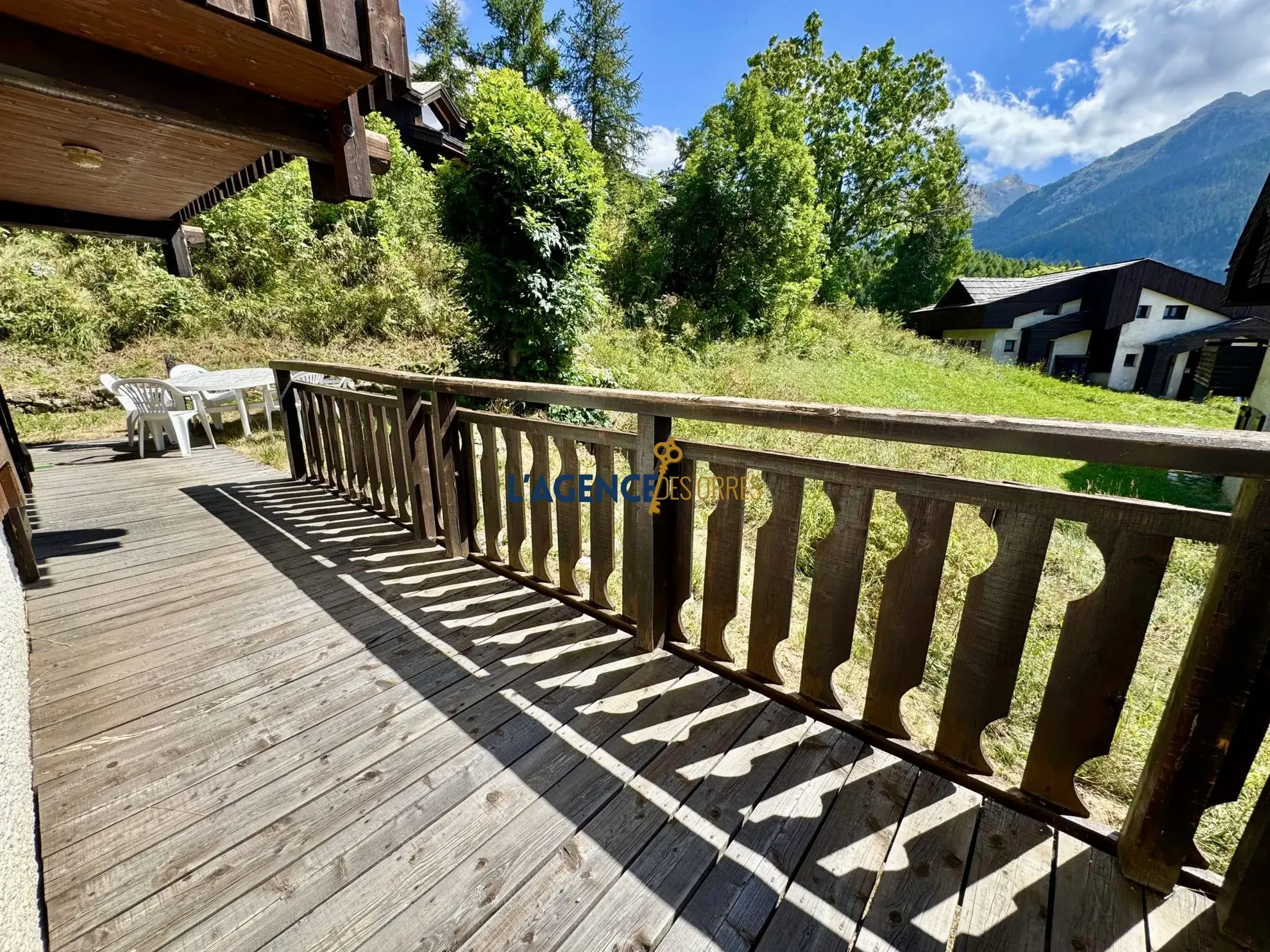 Appartement en rez-de-jardin à Pramouton, Les Orres 1650 - Vue montagne, terrasse ensoleillée
