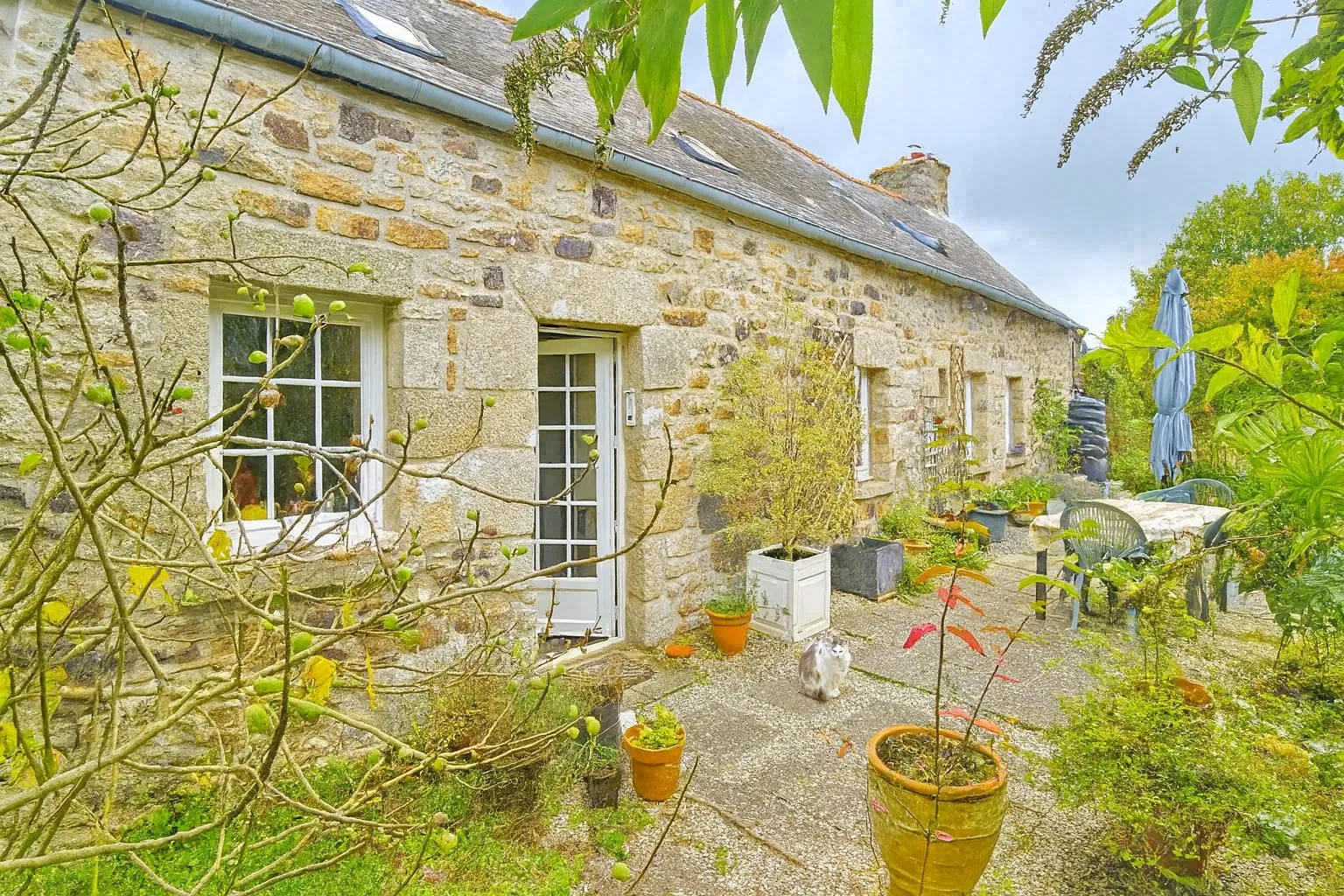 Maison à vendre à Terre Rouge avec logement loué et garage – Investissement sécurisé