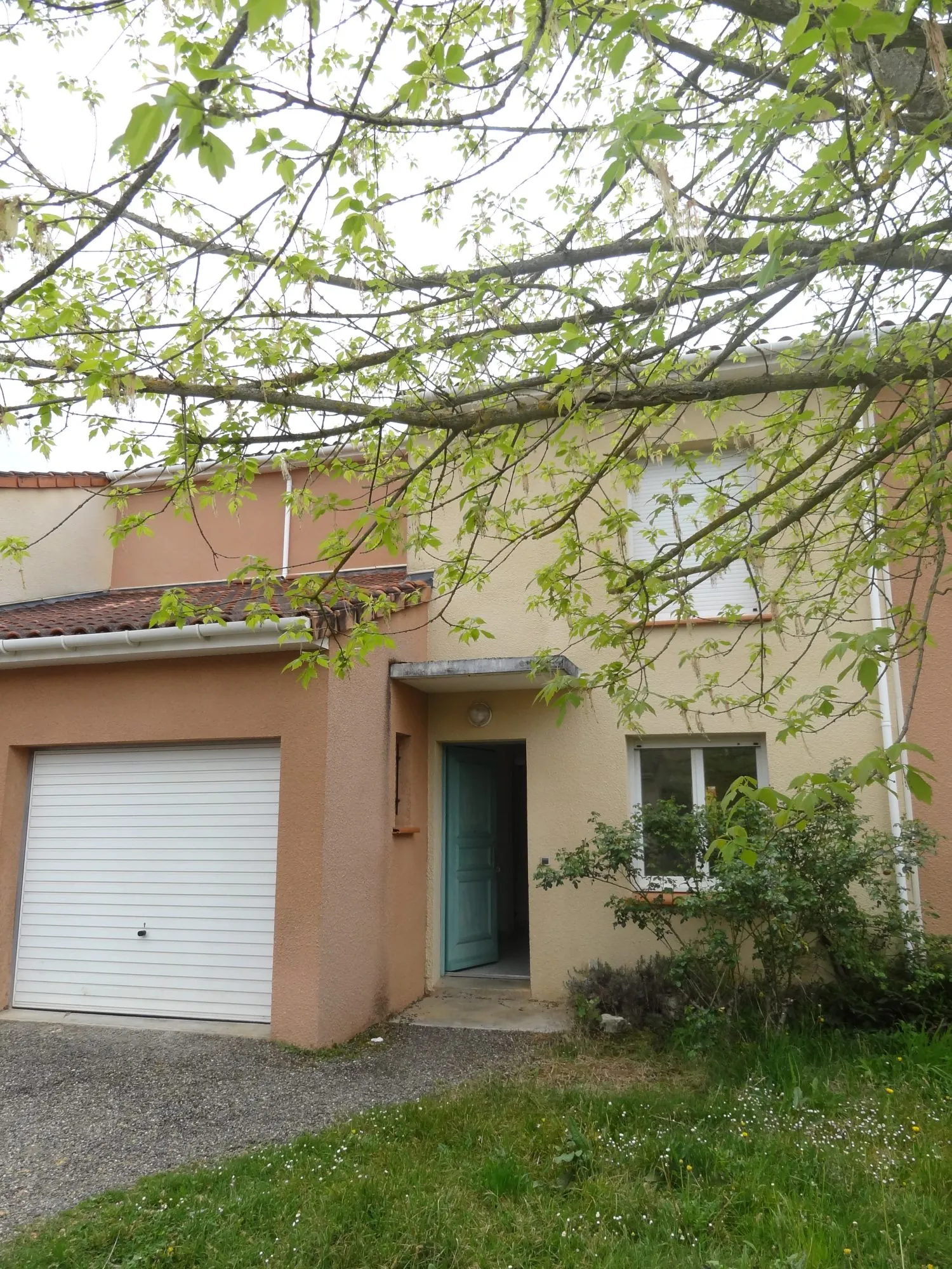 Maison à vendre à Terre Rouge avec logement loué et garage – Investissement sécurisé