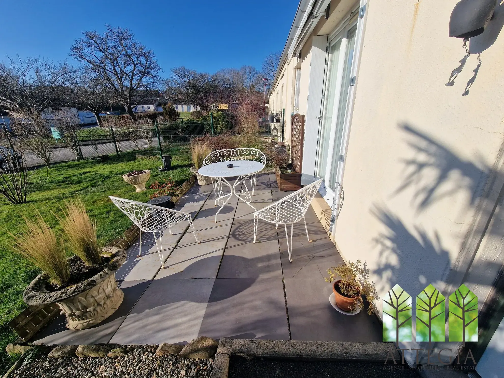 Maison de village mitoyenne 90 m² avec jardin à Sainte-Sévère-sur-Indre 