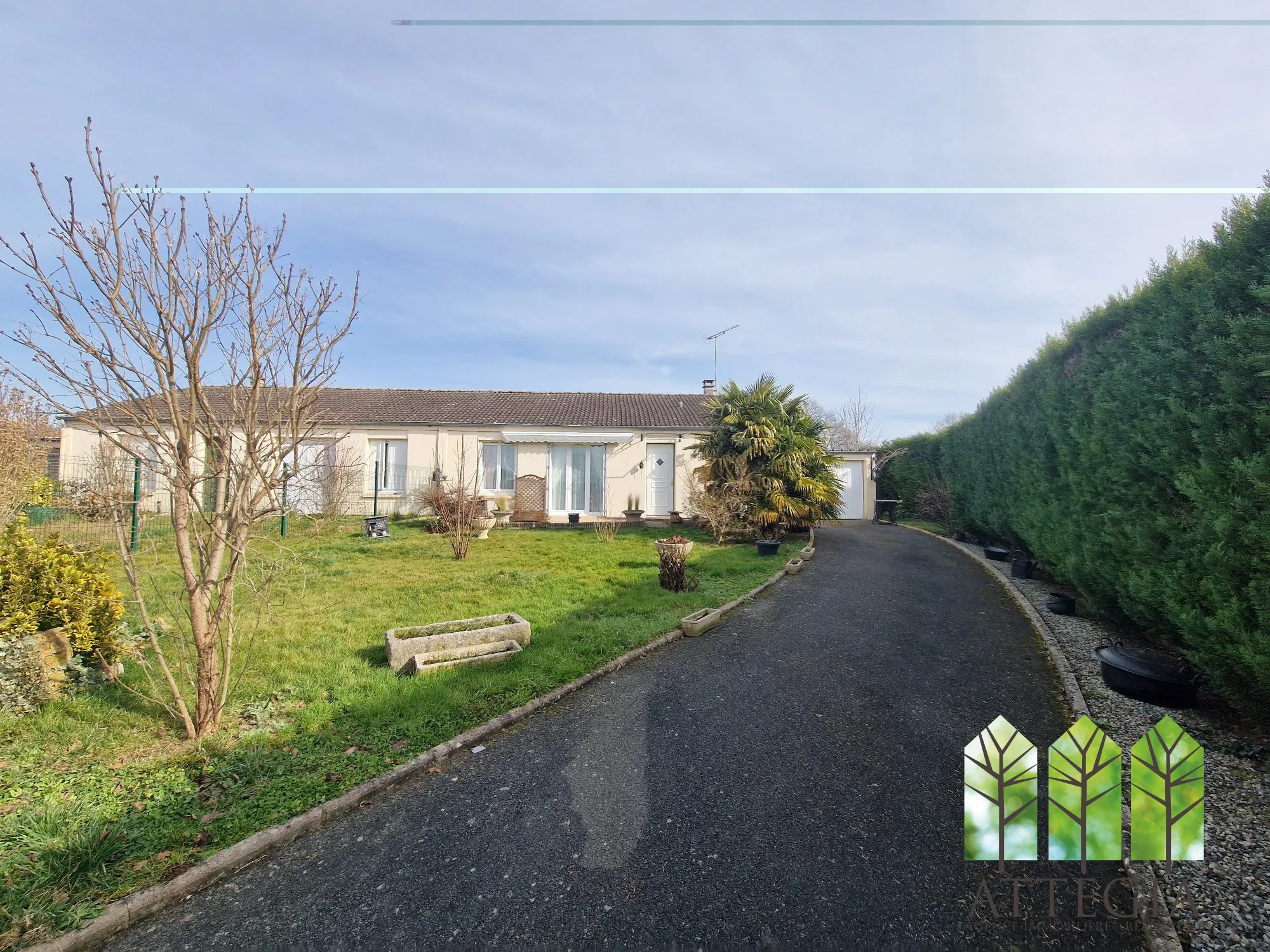 Maison de village mitoyenne 90 m² avec jardin à Sainte-Sévère-sur-Indre