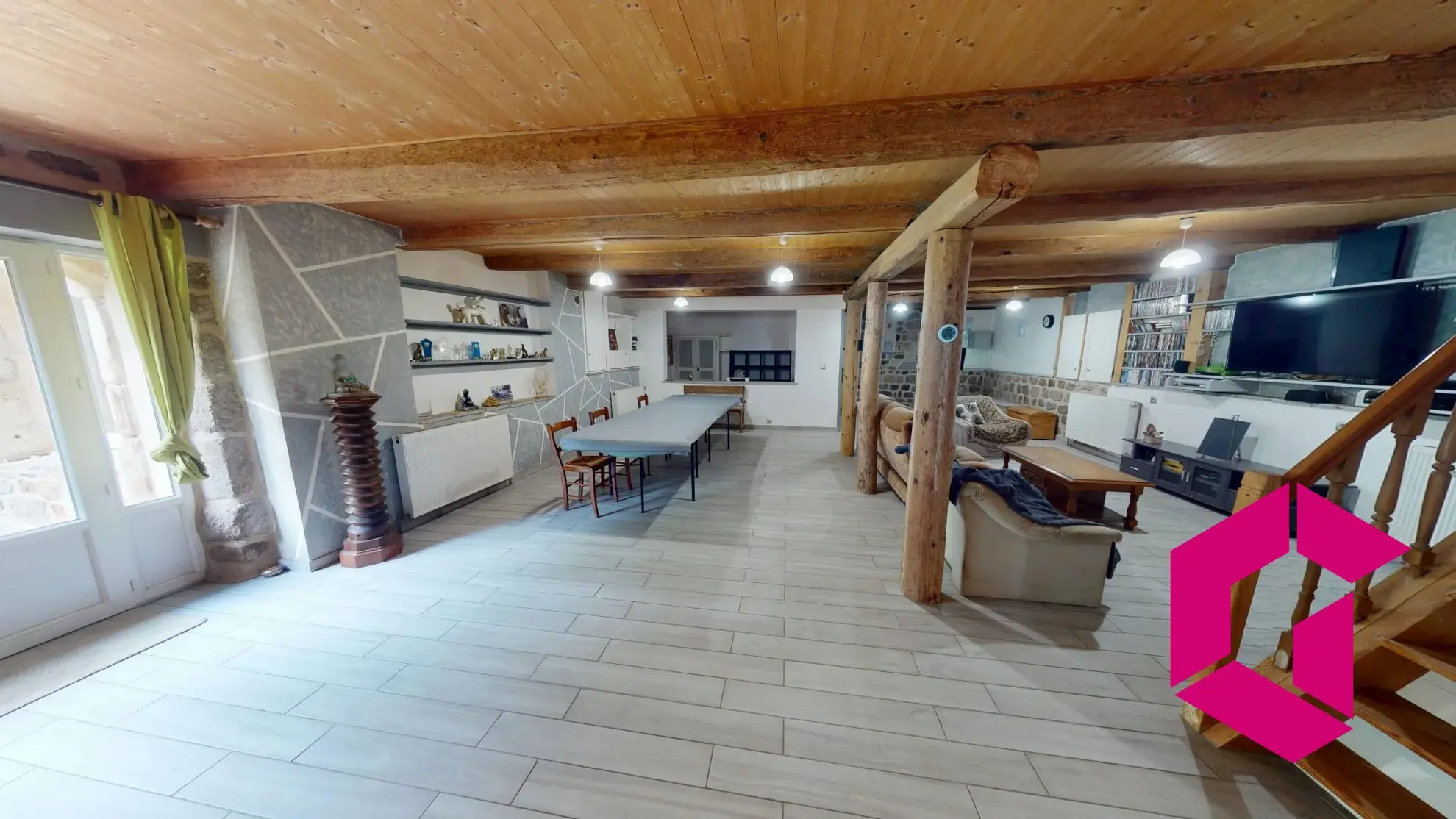 Ferme rénovée de 208 m² avec terrain et dépendances à Sauvessanges 