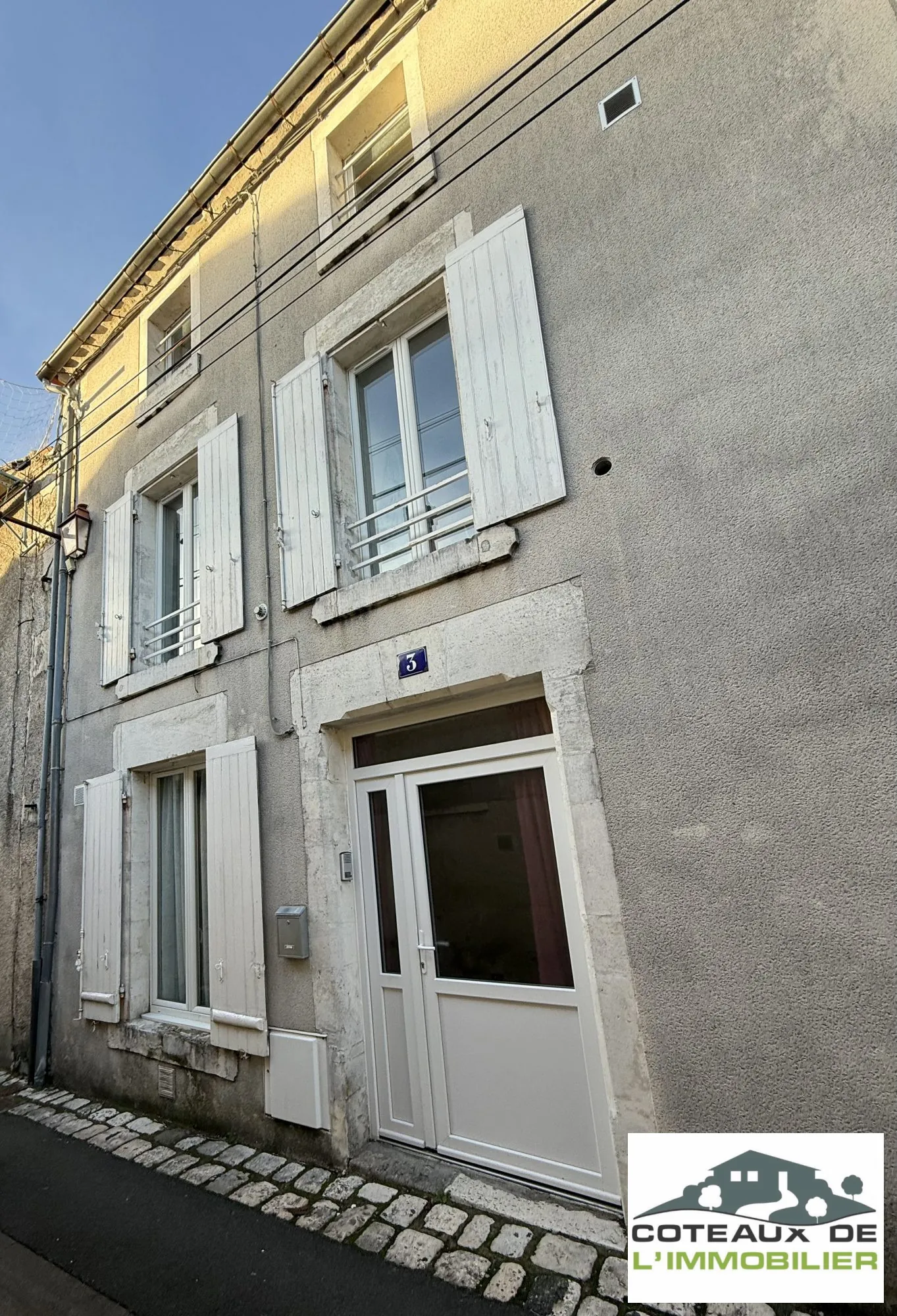 Belle maison de ville à Jarnac avec 3 chambres et potentiel locatif intéressant