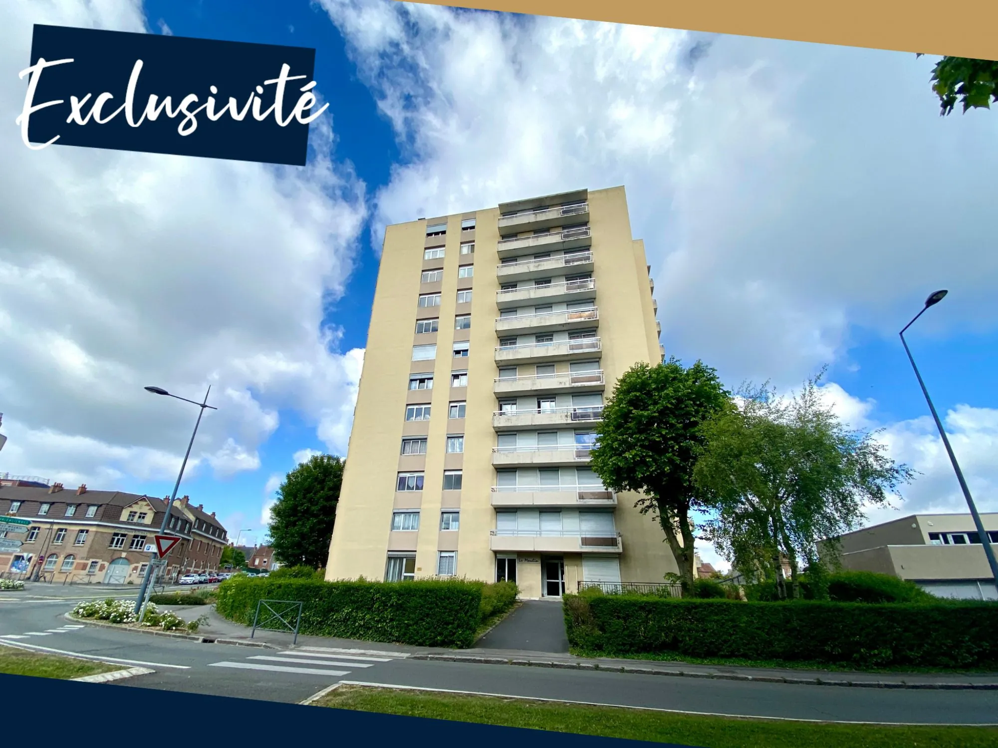 Appartement T2 loué avec parking et cave à Maubeuge, résidence sécurisée