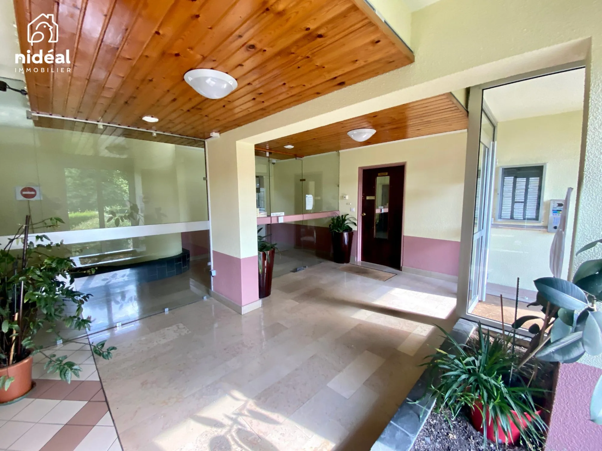 Appartement T2 loué avec parking et cave à Maubeuge, résidence sécurisée 