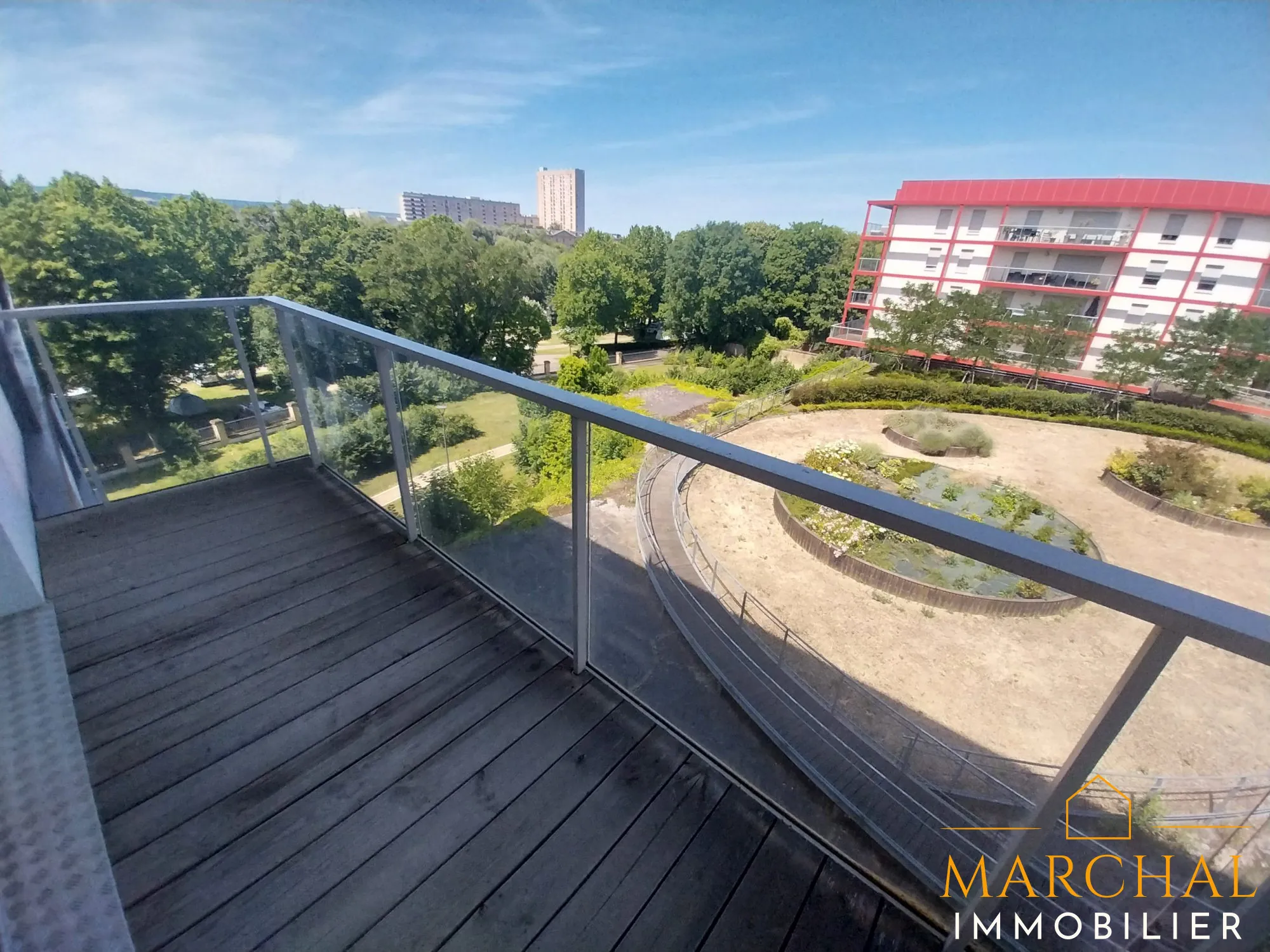 Studio meublé à Metz avec bail commercial, proche Saulcy, dans résidence avec services