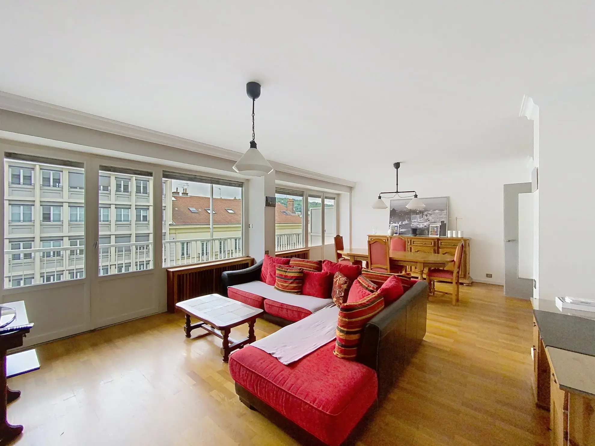 Appartement traversant de 125 m² avec garage et balcon à Saint-Étienne