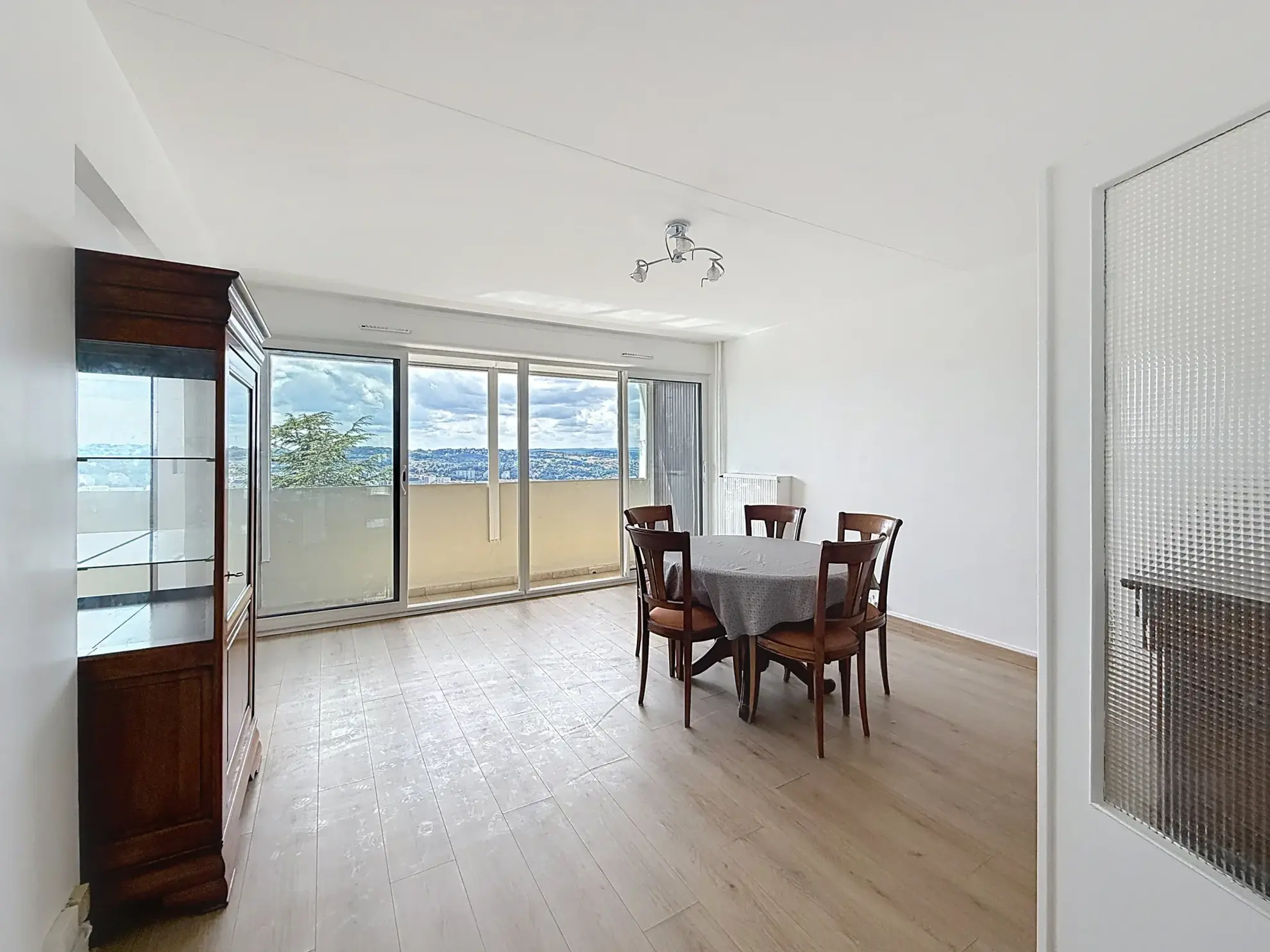 Appartement T2 de 55 m² avec balcon en vente à Montreynaud, St Etienne 