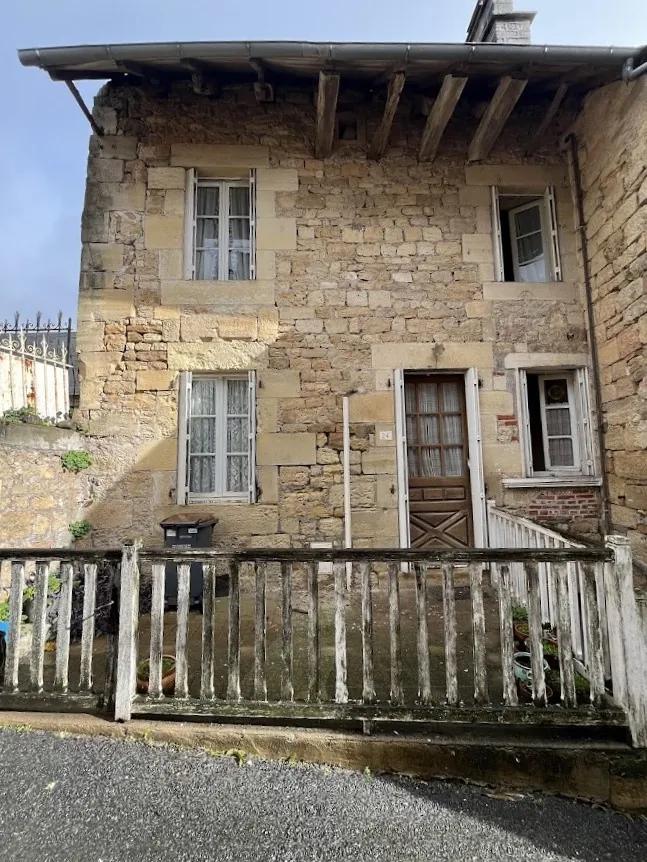 Petite maison à restaurer à Perpezac le Blanc - Opportunité à saisir