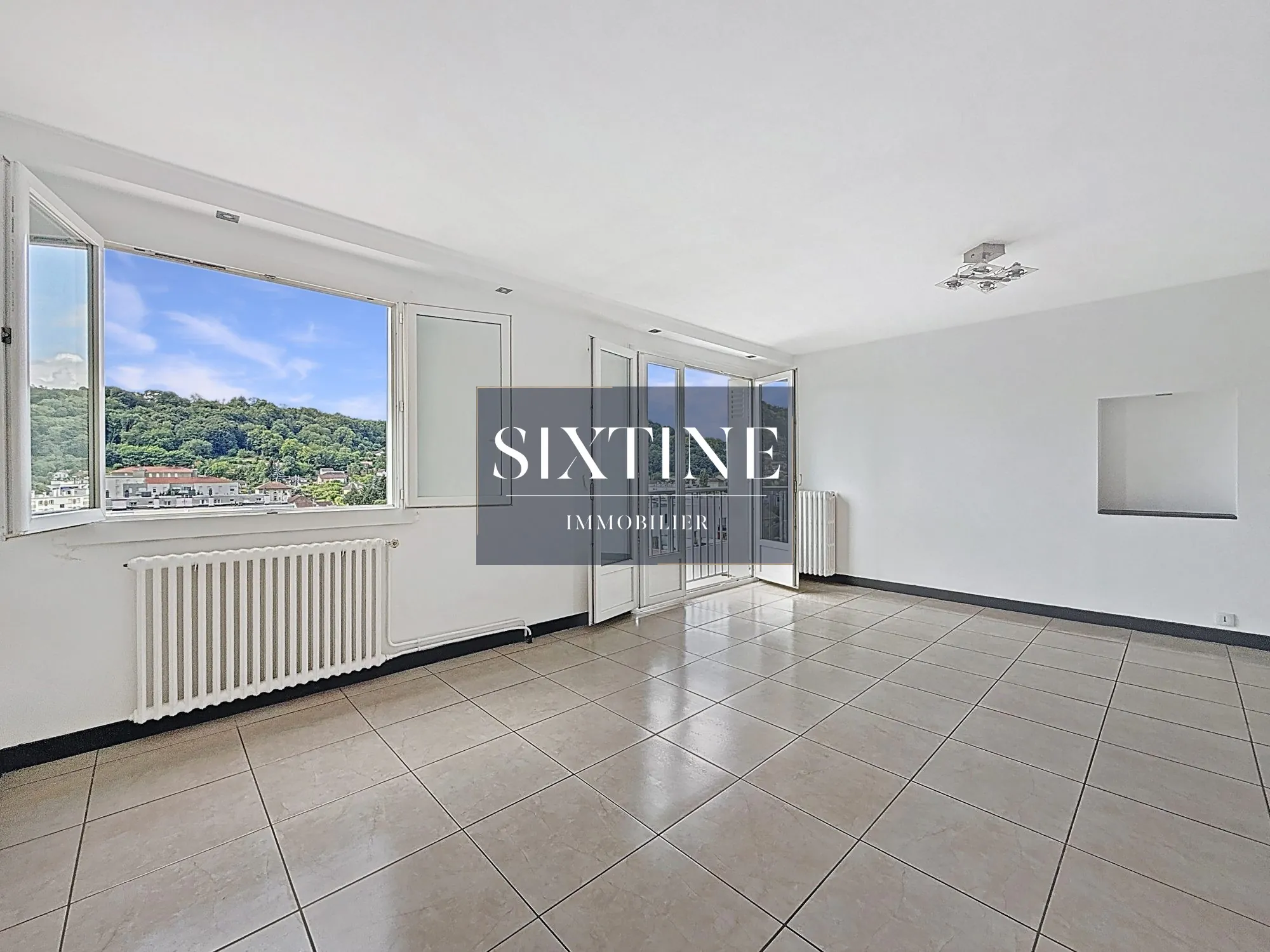 Appartement T3 rénové de 59,85 m² avec balcon à Bourgoin-Jallieu 