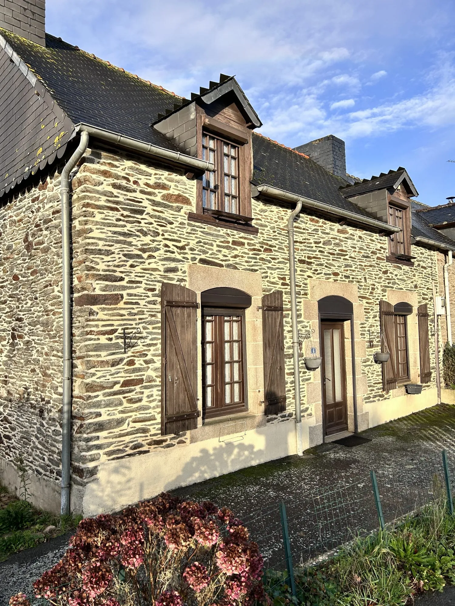 Maison mitoyenne 123 m² avec jardin à Saint-Étienne-du-Gué-de-l'Isle