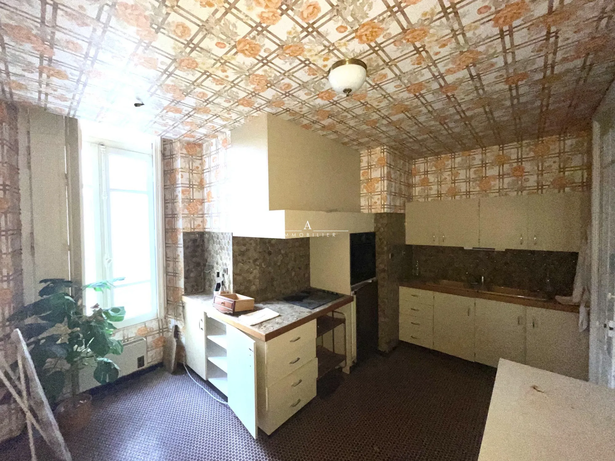 Appartement à rénover de 102 m² avec grand potentiel à Bagnères-de-Luchon 