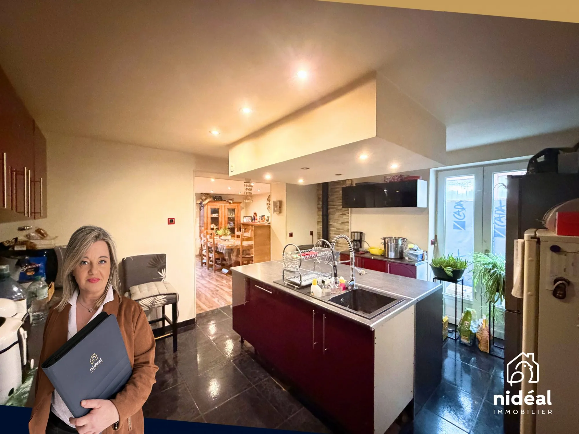 Maison rénovée avec terrasse et immeuble de rapport à Denain