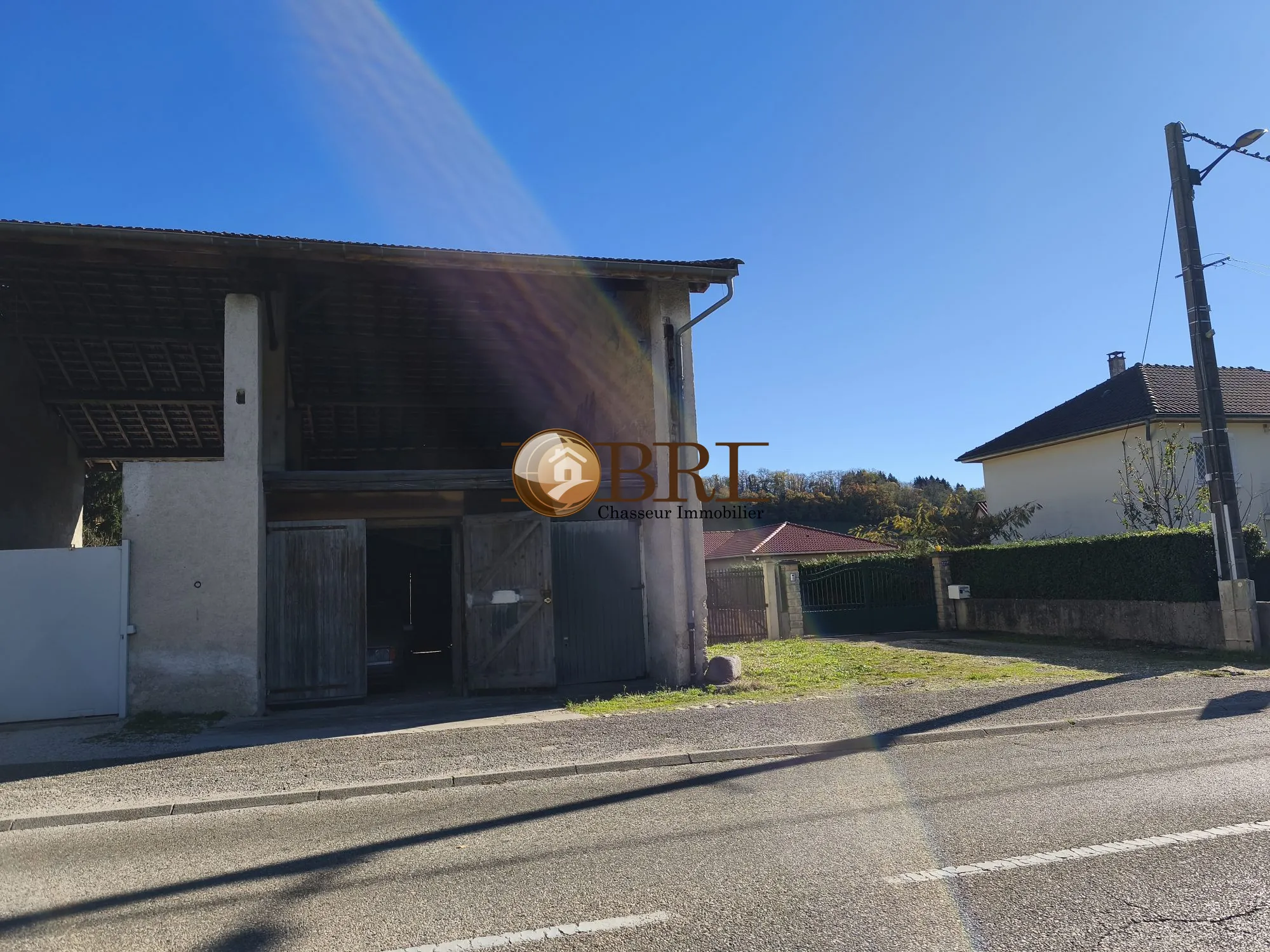 Grange à réhabiliter de 100 m² sur terrain constructible à Champier 