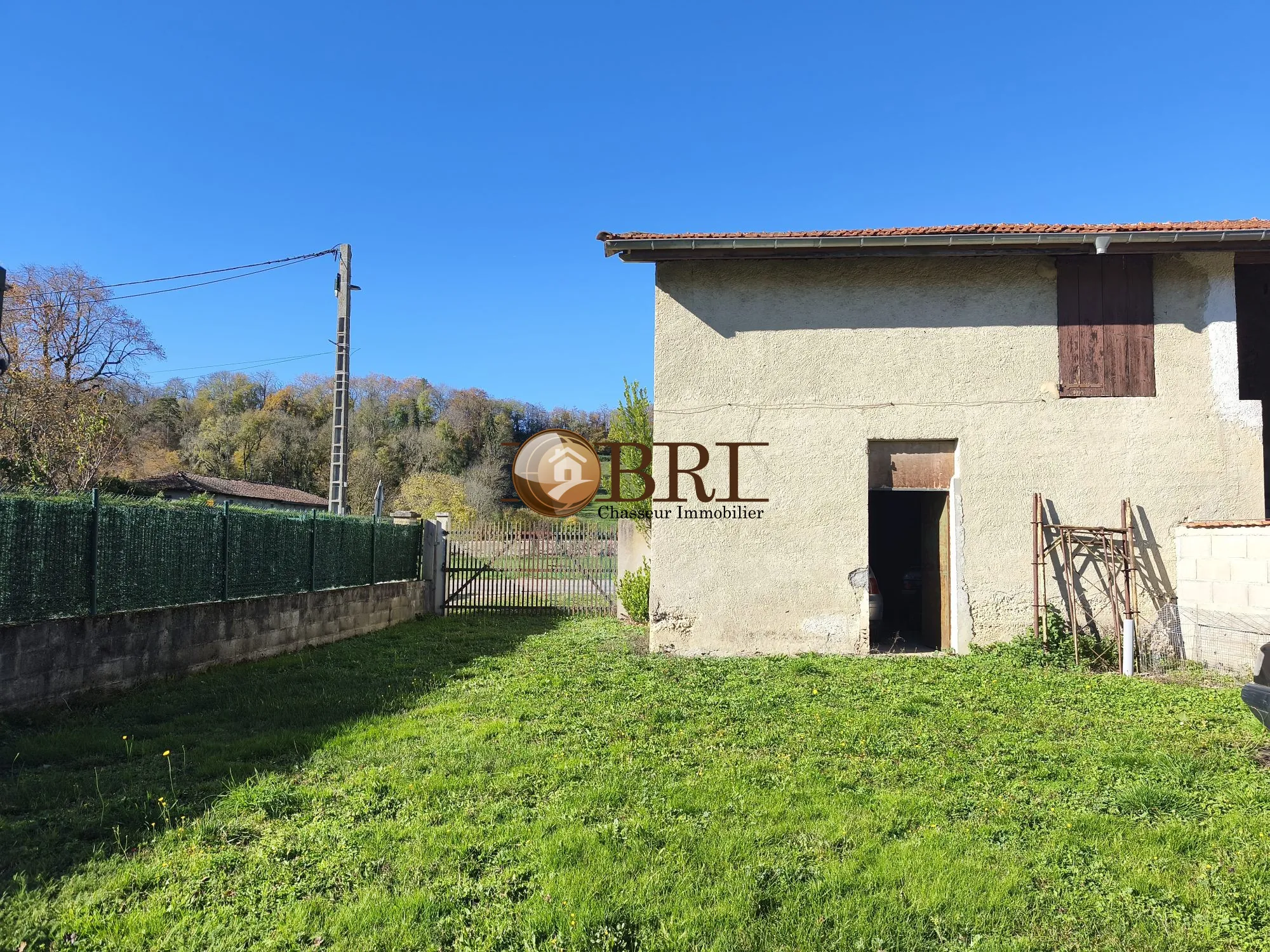 Grange à réhabiliter de 100 m² sur terrain constructible à Champier