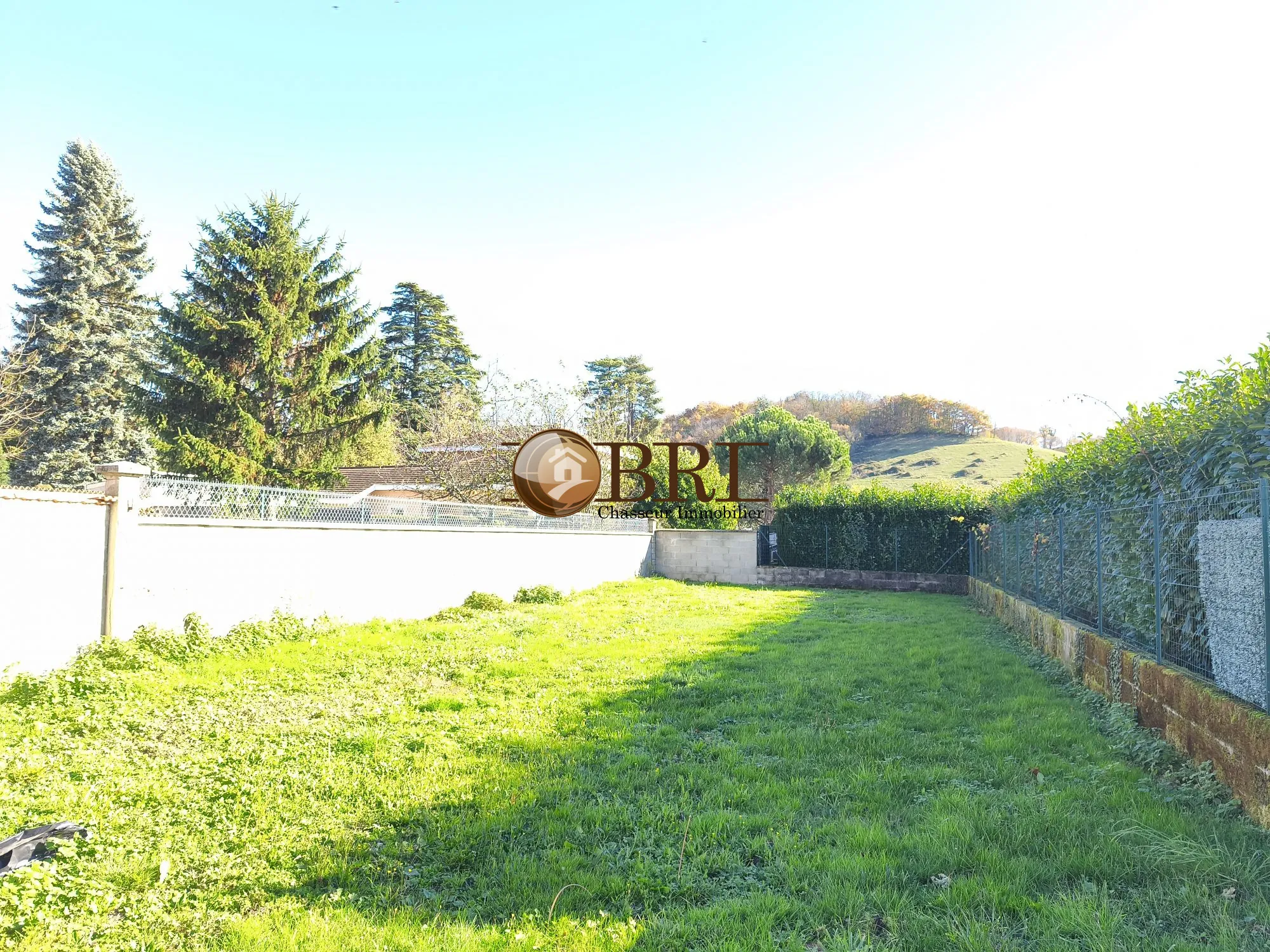 Grange à réhabiliter de 100 m² sur terrain constructible à Champier 