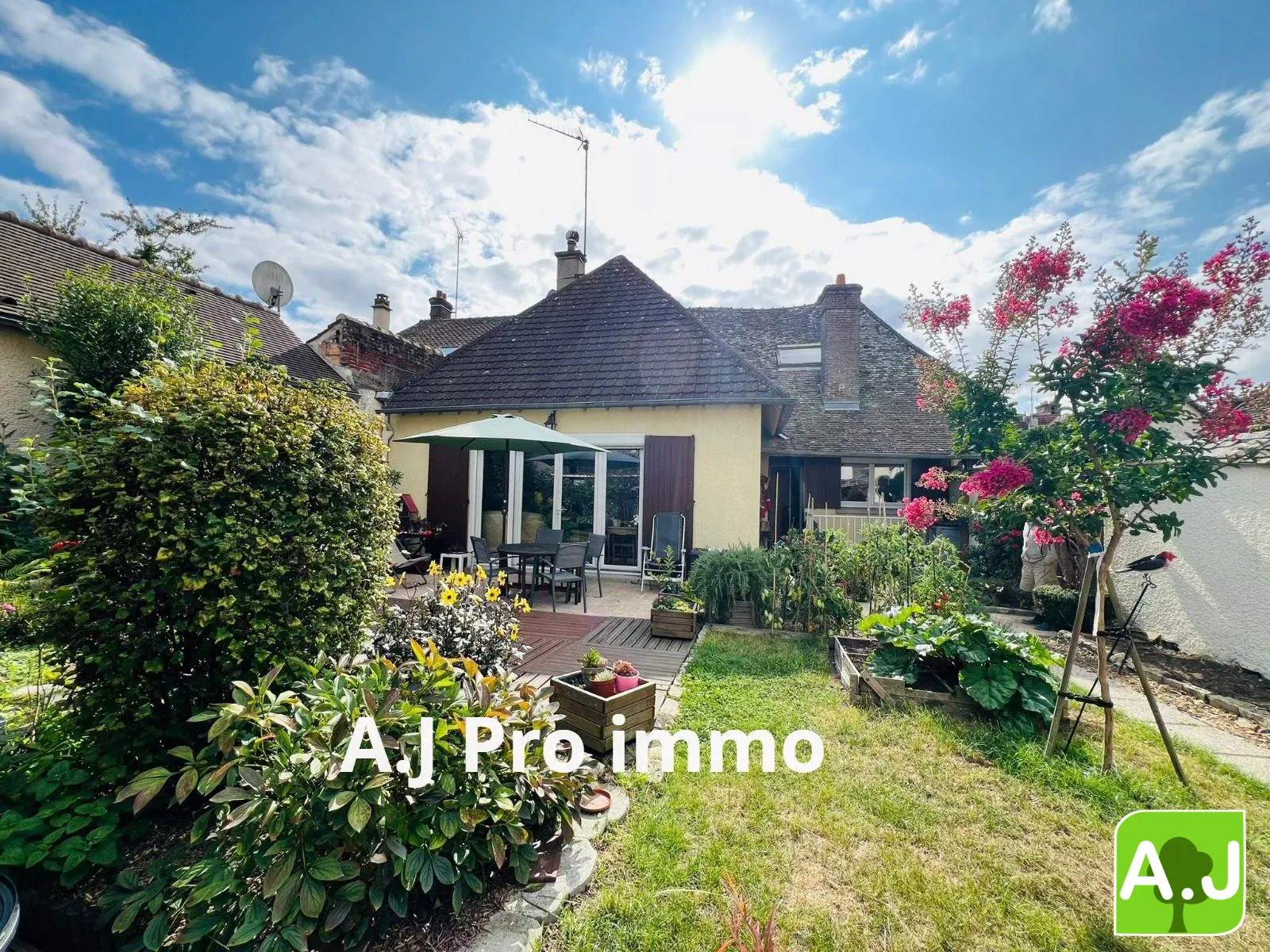 Maison 3 chambres en centre-ville d'Ezy-sur-Eure avec terrasse