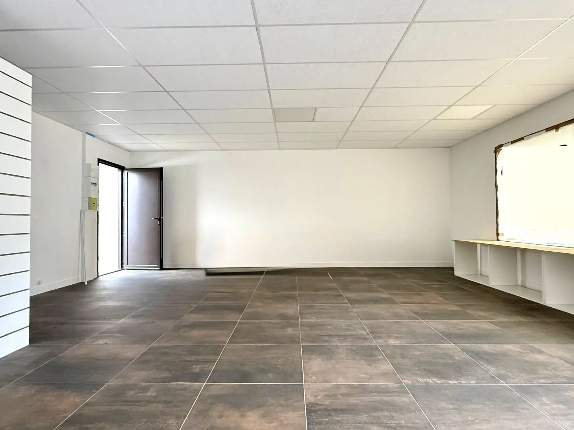 Local commercial de 50m² rénové en centre-ville de Léognan 