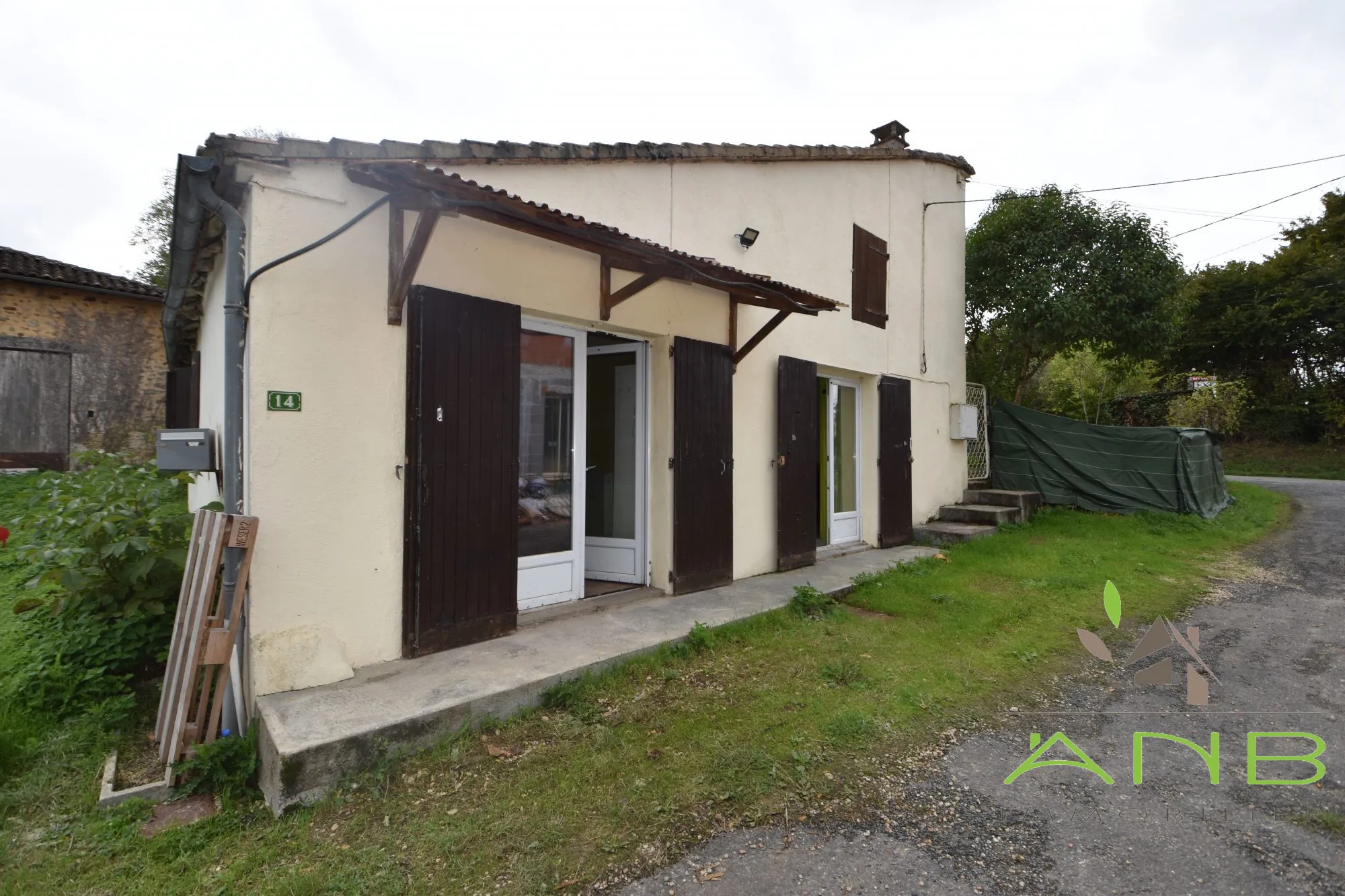 Belle maison en pierre à Vouzan avec jardin de 1200 m² - Charente