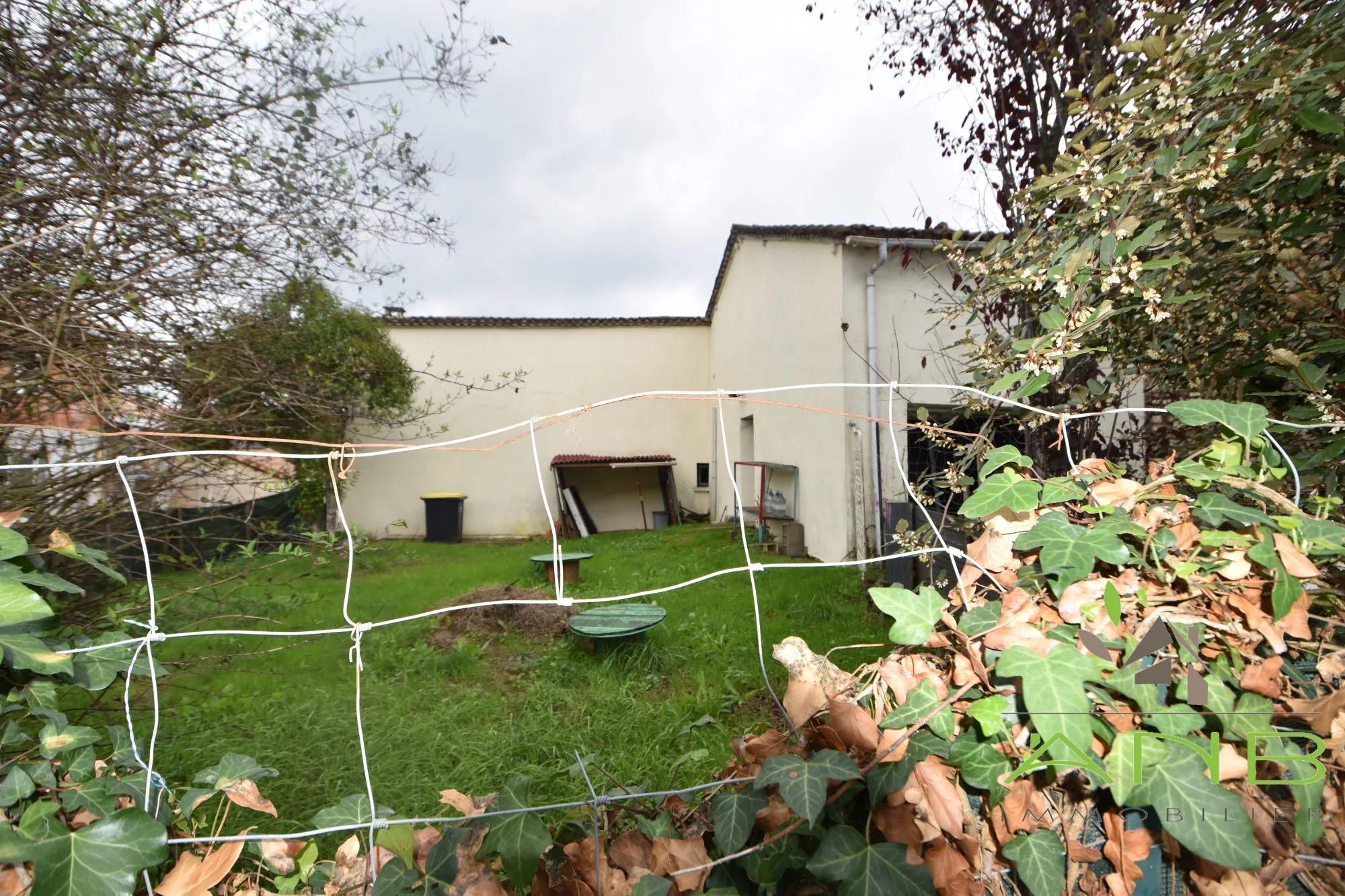 Belle maison en pierre à Vouzan avec jardin de 1200 m² - Charente 
