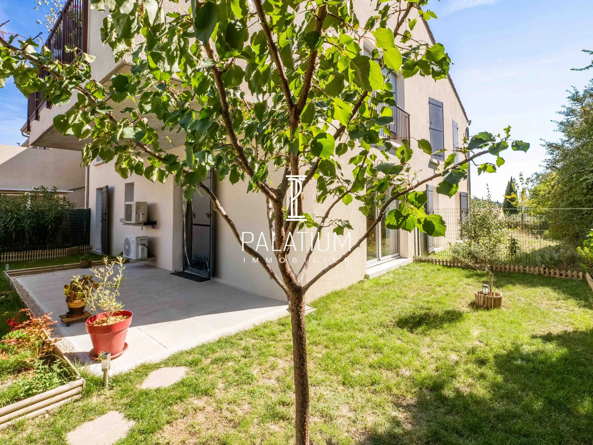 Appartement T2 moderne avec terrasse, jardin et parking à Pierrevert