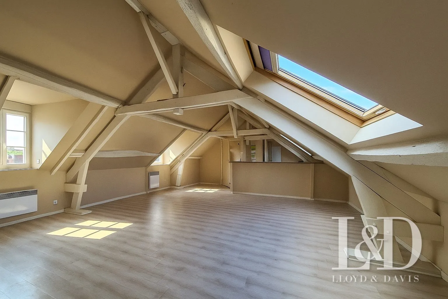 Spacieux T3 lumineux de 85 m² avec parking à Limours centre-ville