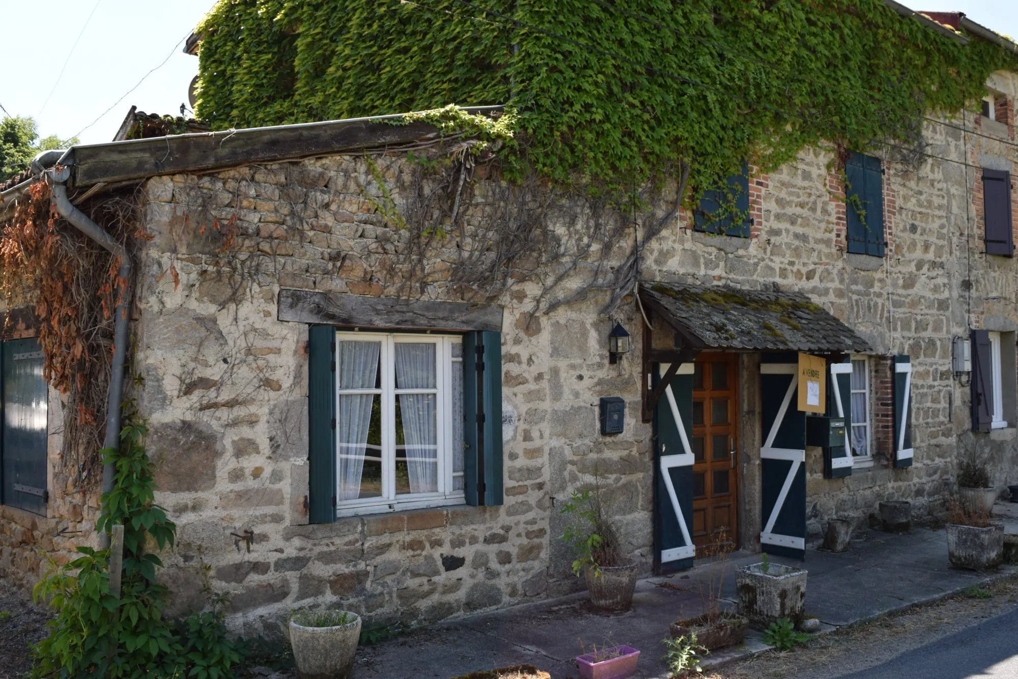 Charmante maison en pierre à vendre au cœur du parc Livradois-Forez