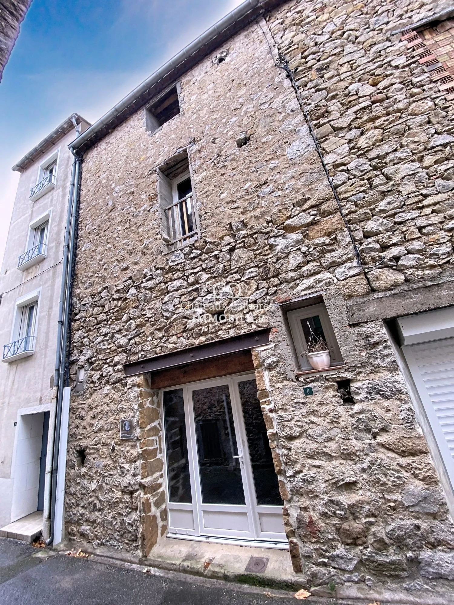 Charmante maison en pierre à Padern avec 4 chambres, cheminée et rénovation récente