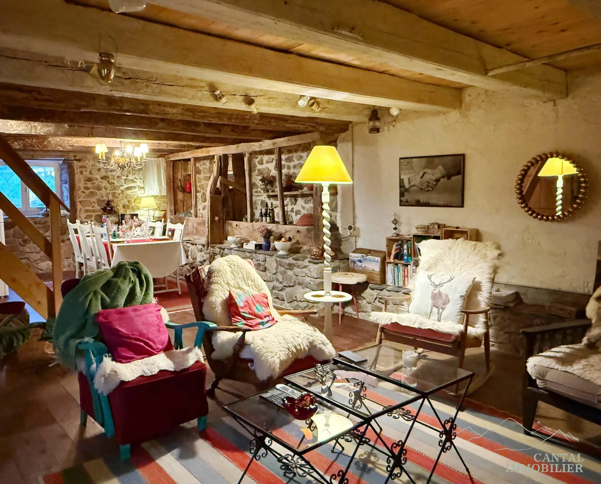 vue generale Magnifique maison de campagne auvergnate avec grand terrain et vue panoramique 