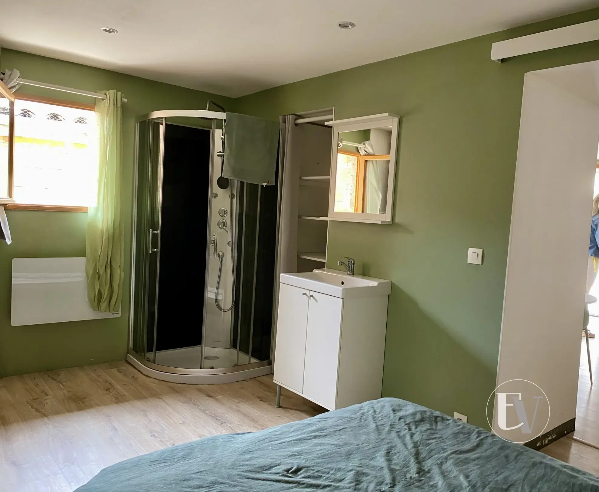 Immeuble à vendre à Pexiora avec appartement et grand plateau brut 