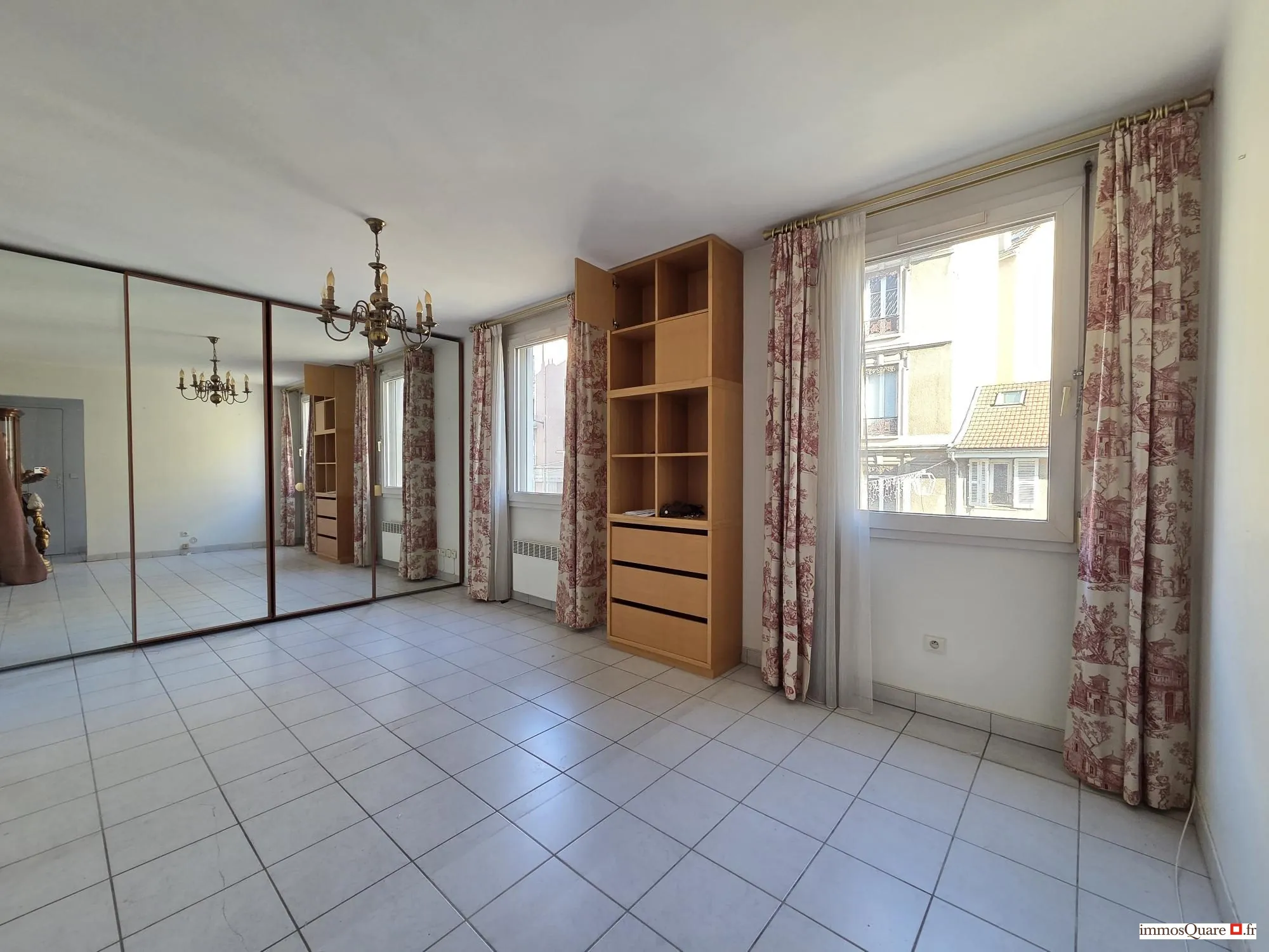 Appartement T1 lumineux à Grenoble avec parking et proximité des commodités