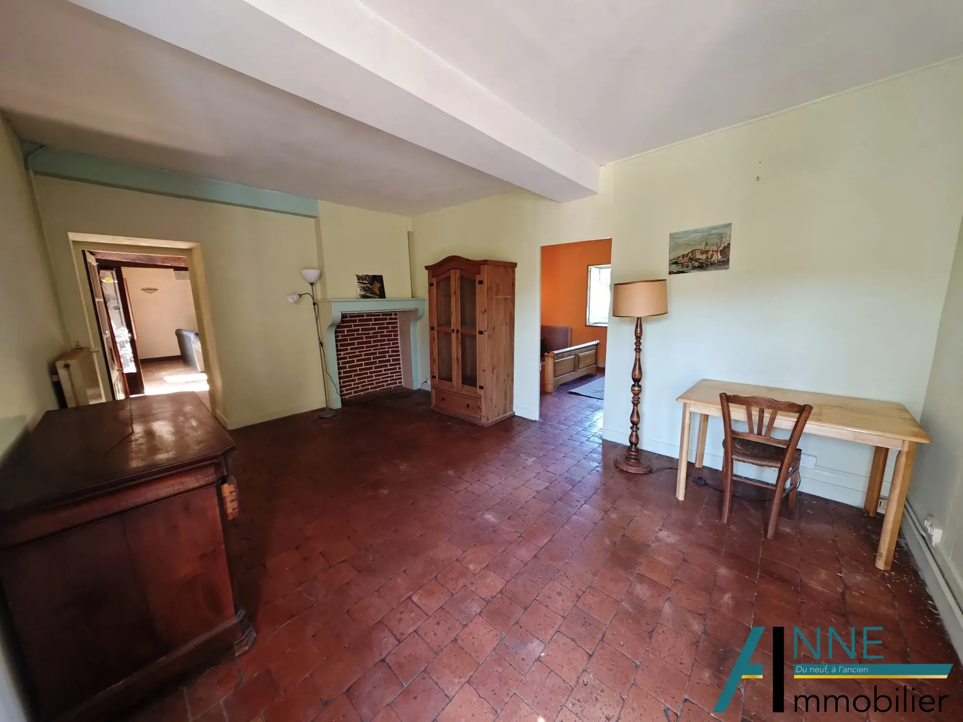 Maison ancienne à Nolay avec jardin, garages et caves, environnement calme 