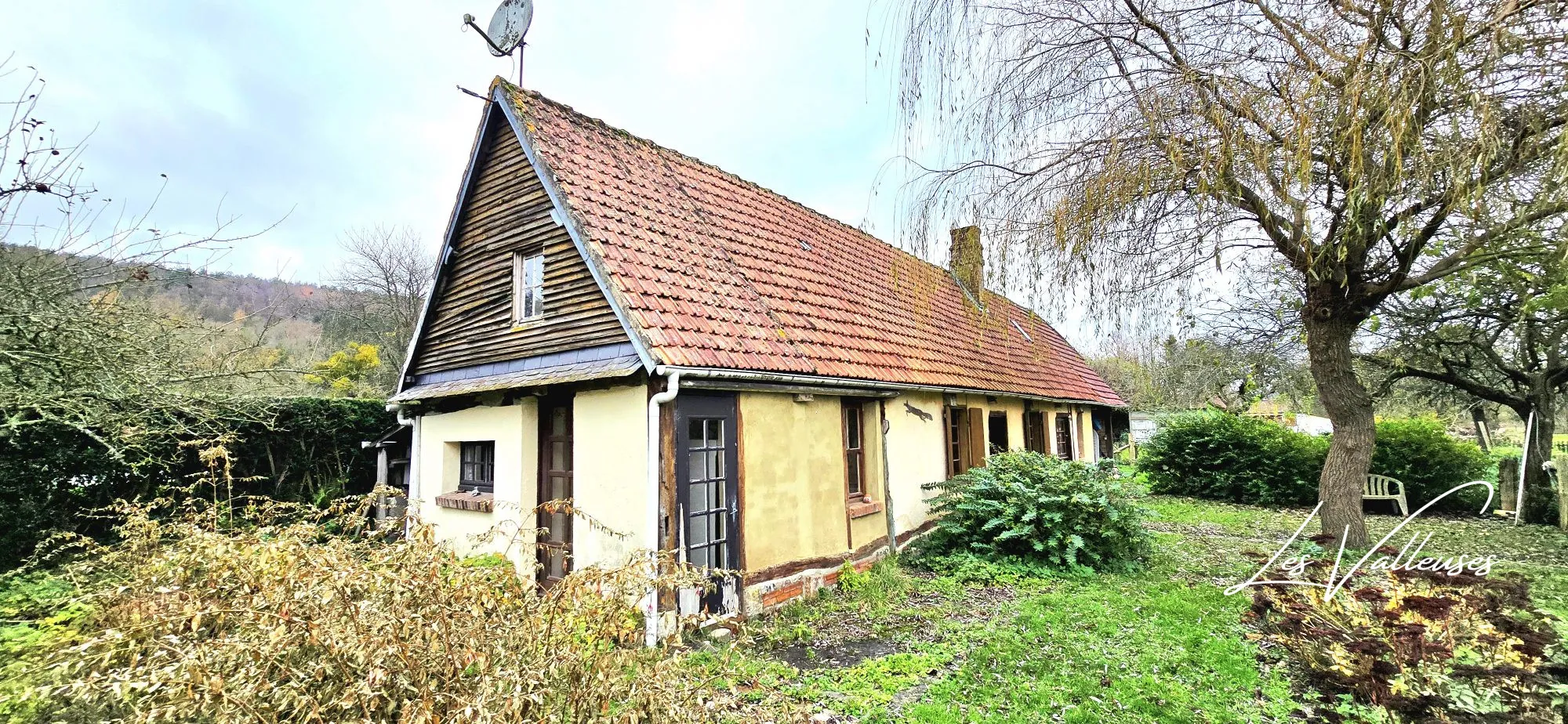 Charmante longère à vendre à Torcy-le-Grand avec potentiel d'aménagement et grand terrain