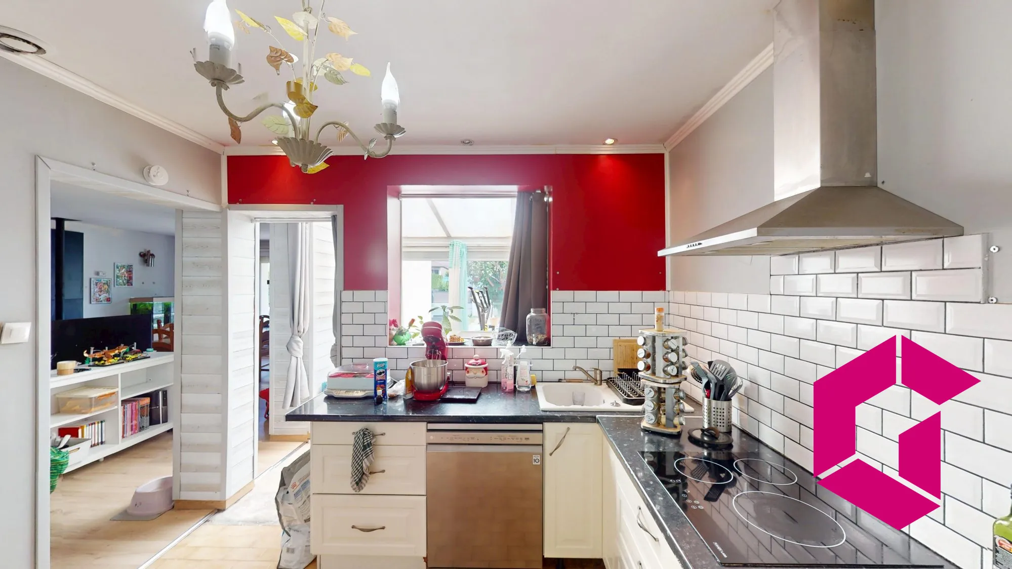 Maison mitoyenne à vendre à Le Chambon-Feugerolles avec jardin et panneaux solaires