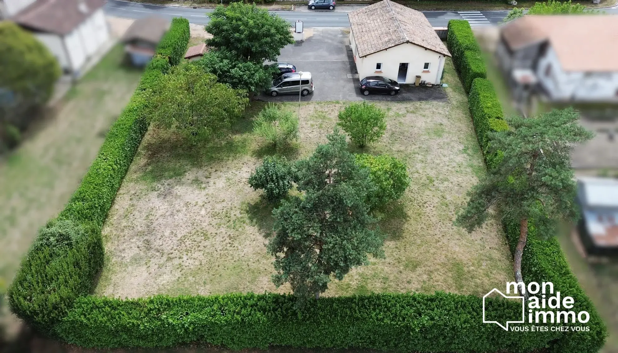 Local commercial en vente à Grignols, proche Casteljaloux, avec stationnement et terrain de 1200 m²