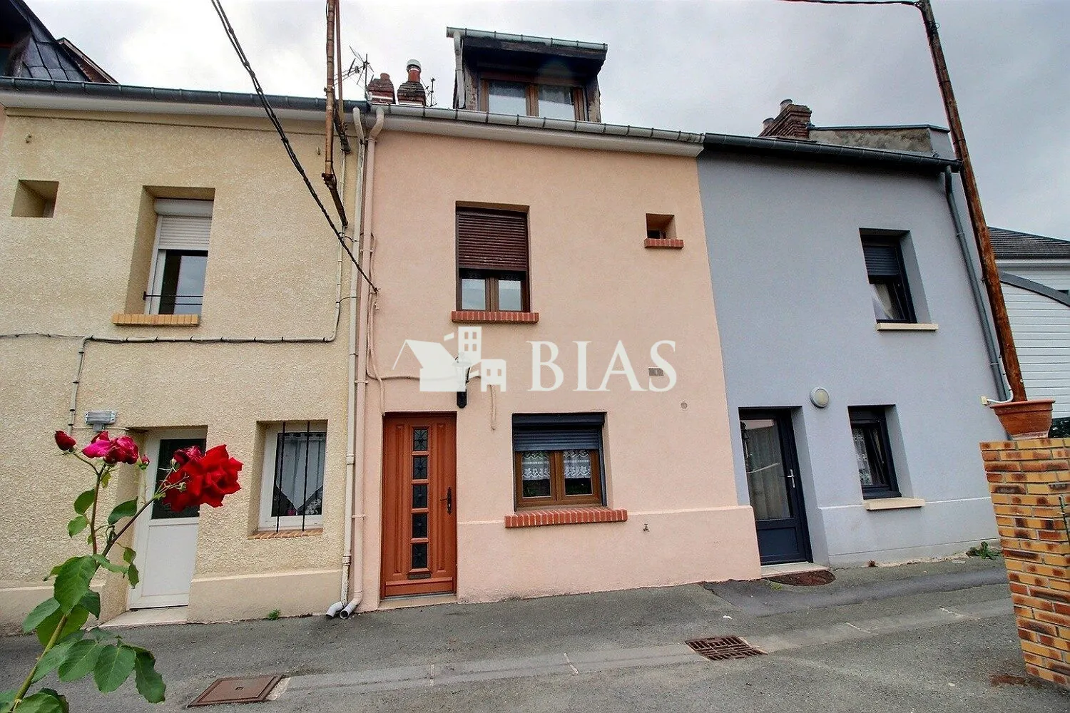 Maison de ville à vendre à Oissel avec garage et cave