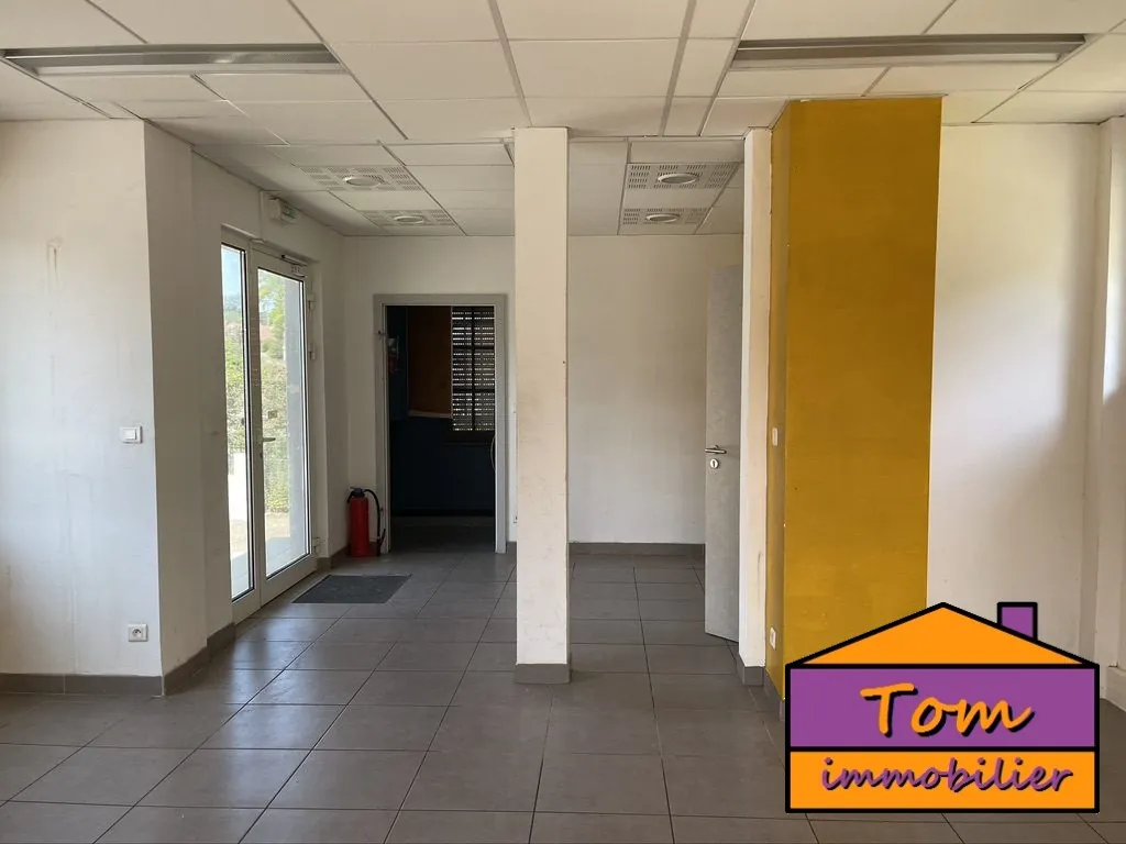À vendre local commercial à Sarrebourg Hoff avec jardin et parking 