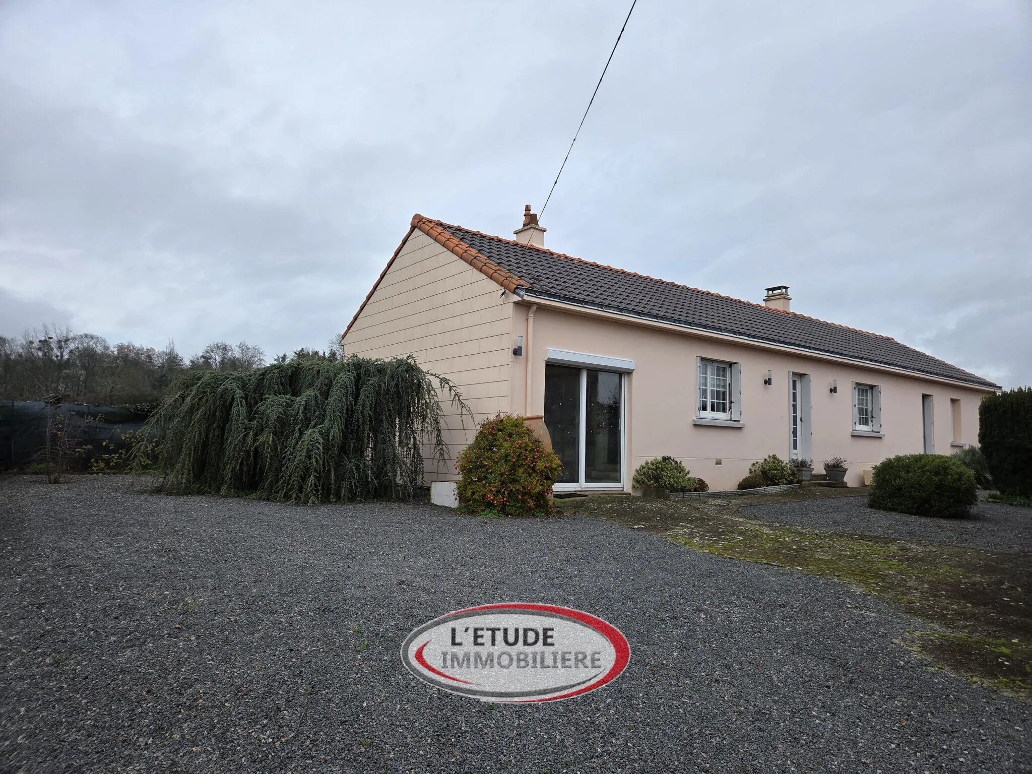 Maison de plain pied avec dépendance à vendre à Le Loroux Bottereau