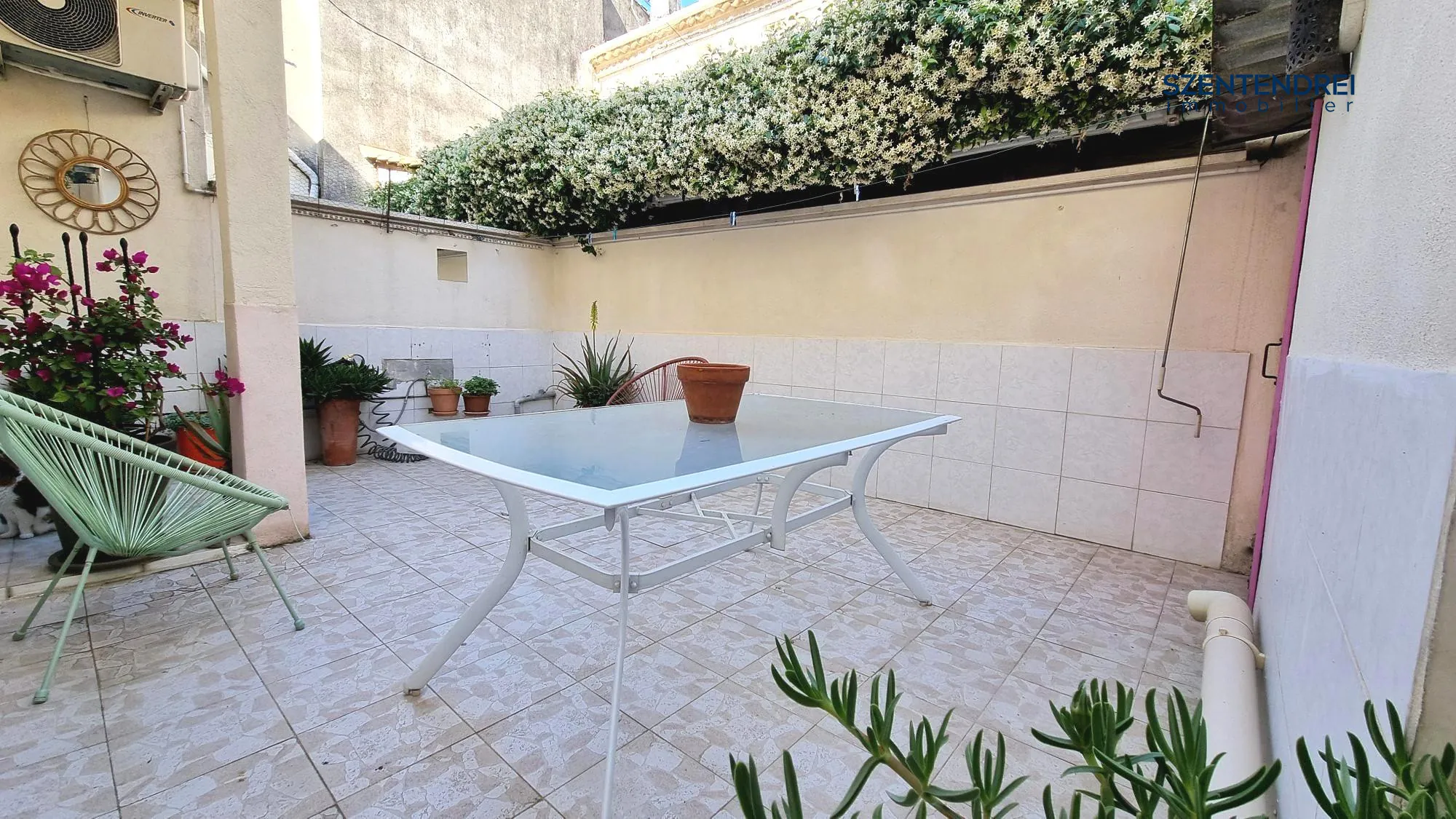 Appartement LUNEL F3 extérieur SZENTENDREI Immobilier Charmant appartement 3 pièces avec cour à Lunel, idéalement situé